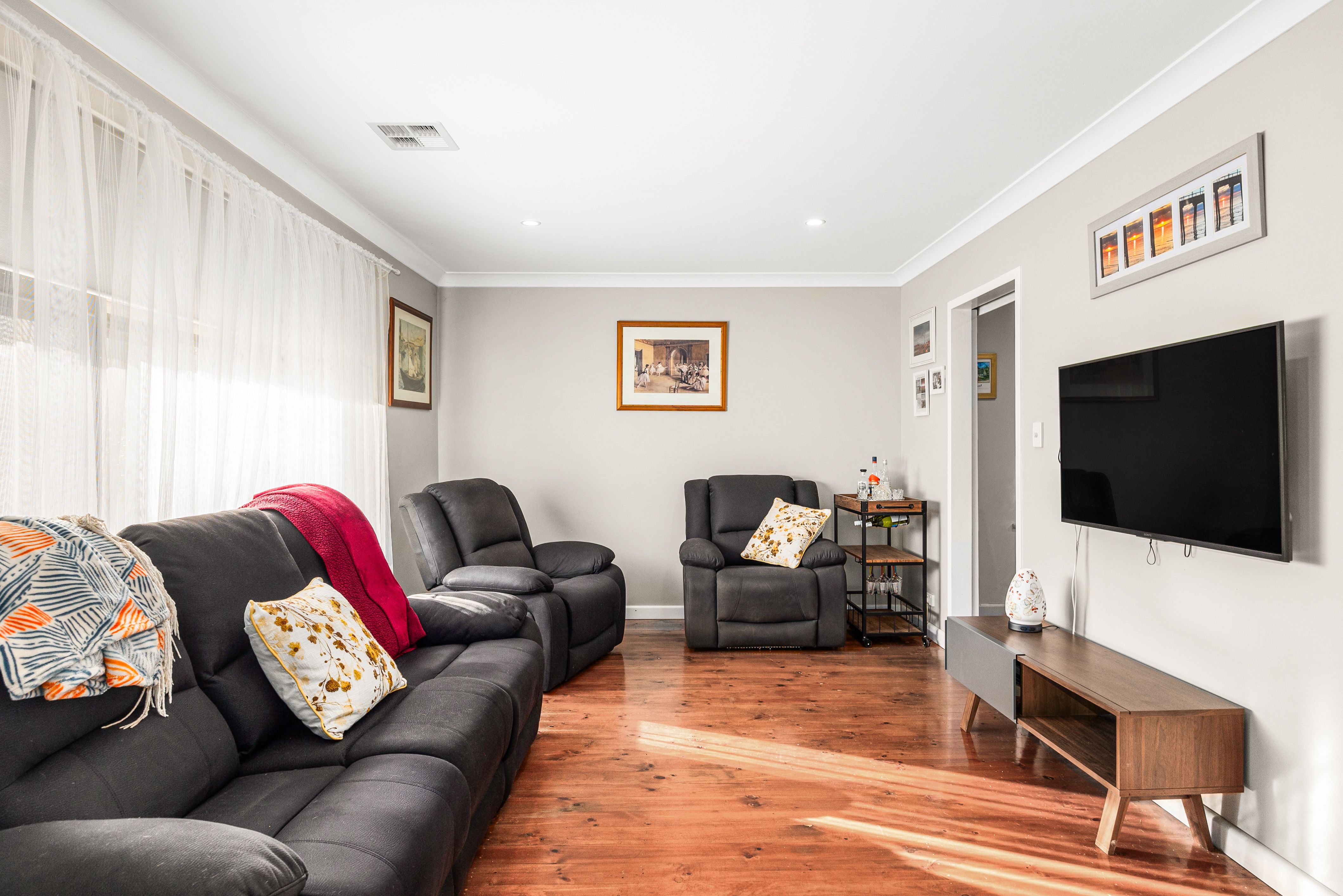60 Amundsen Drive — photo 3 of 24