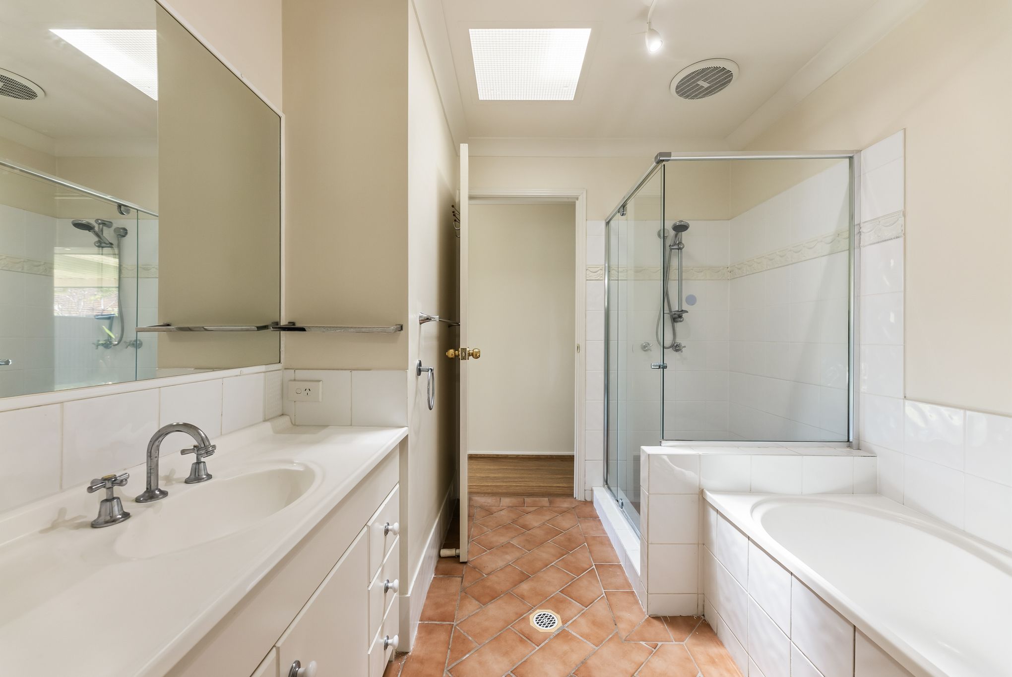 24/1 Bridgman Drive — photo 11 of 30