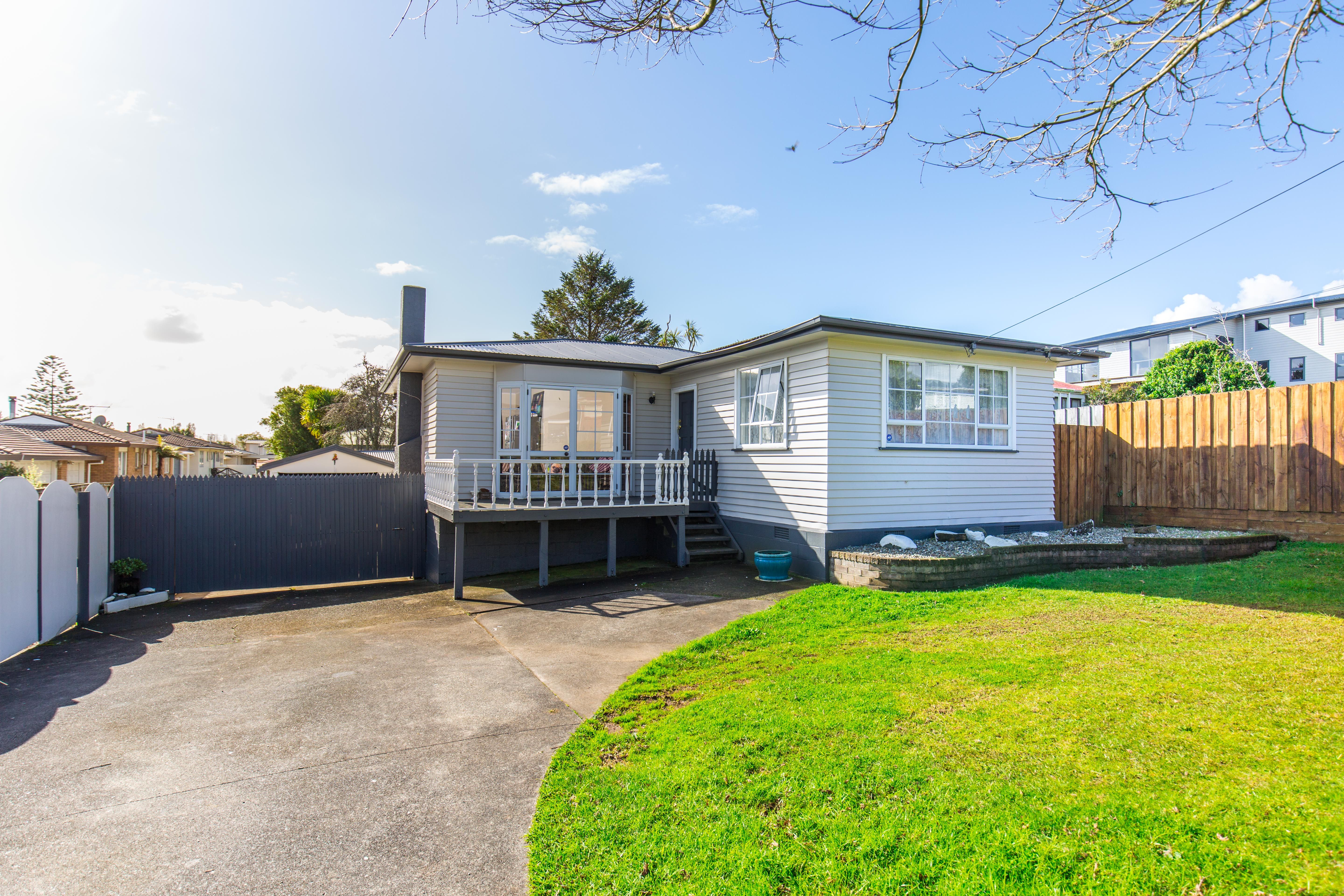 15 Pah Road, Papatoetoe, Manukau City
