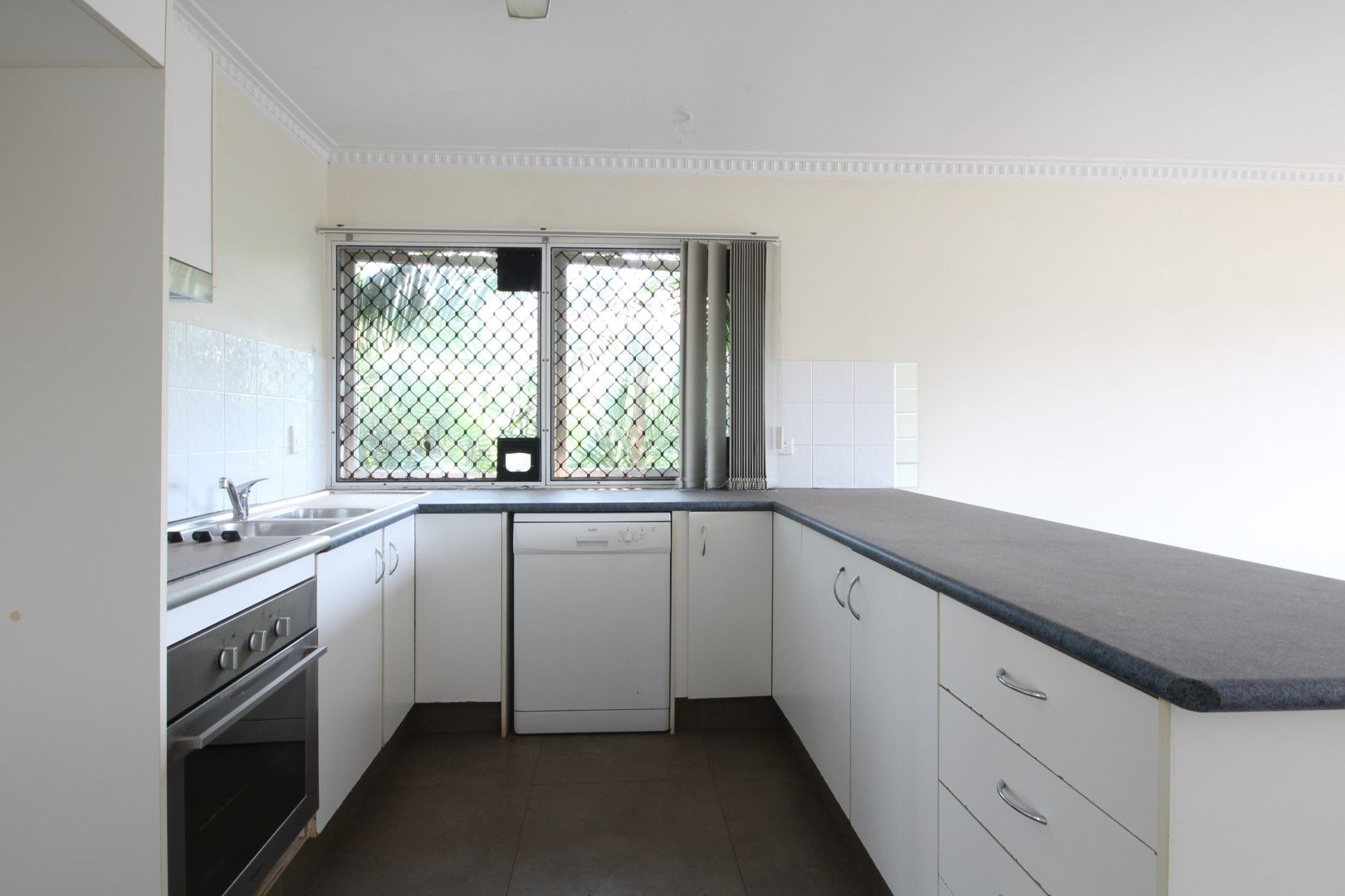 2/845 Logan Road, Holland Park West, QLD 4121