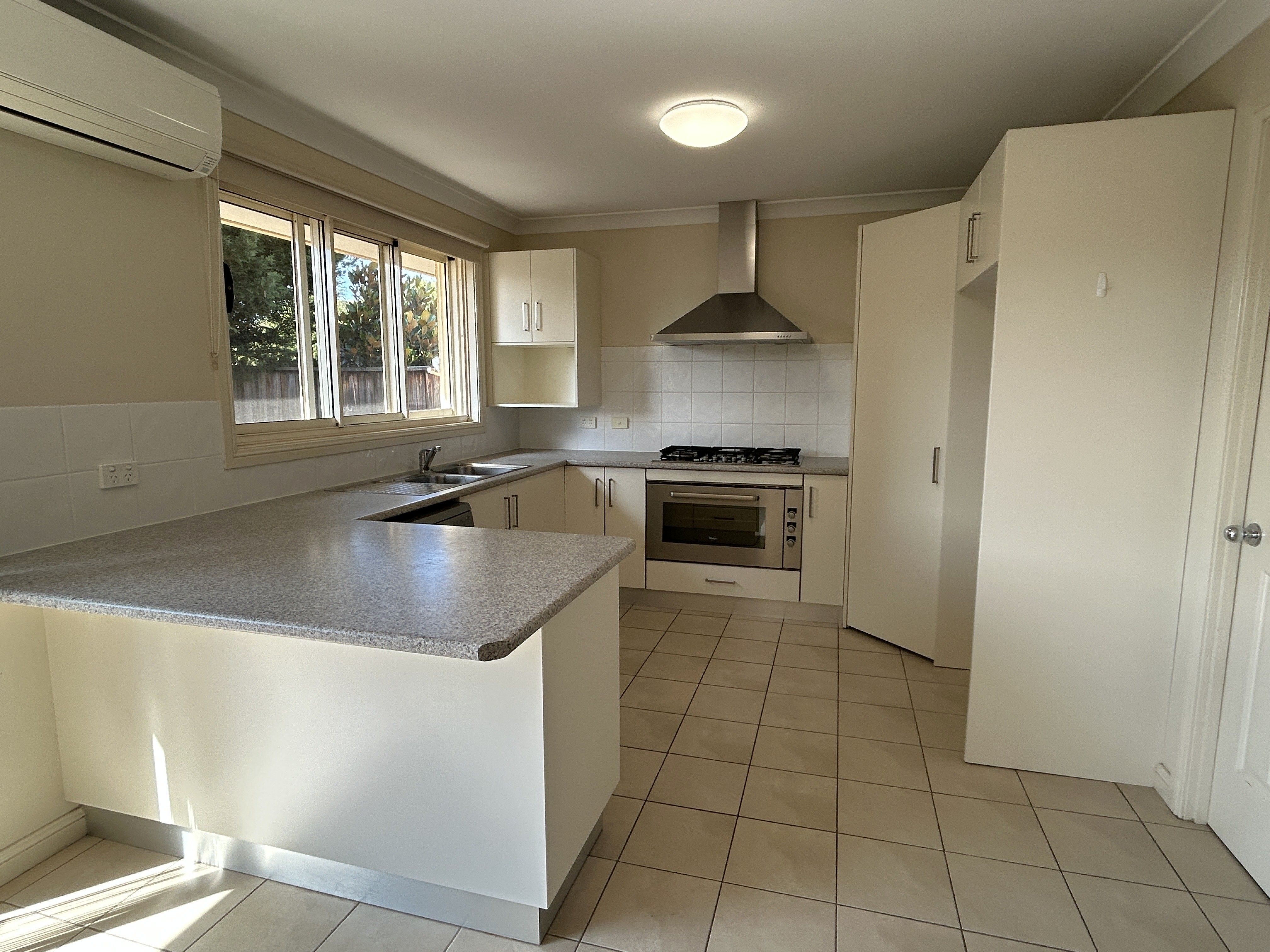 8 Valerie Street, Tahmoor, NSW 2573