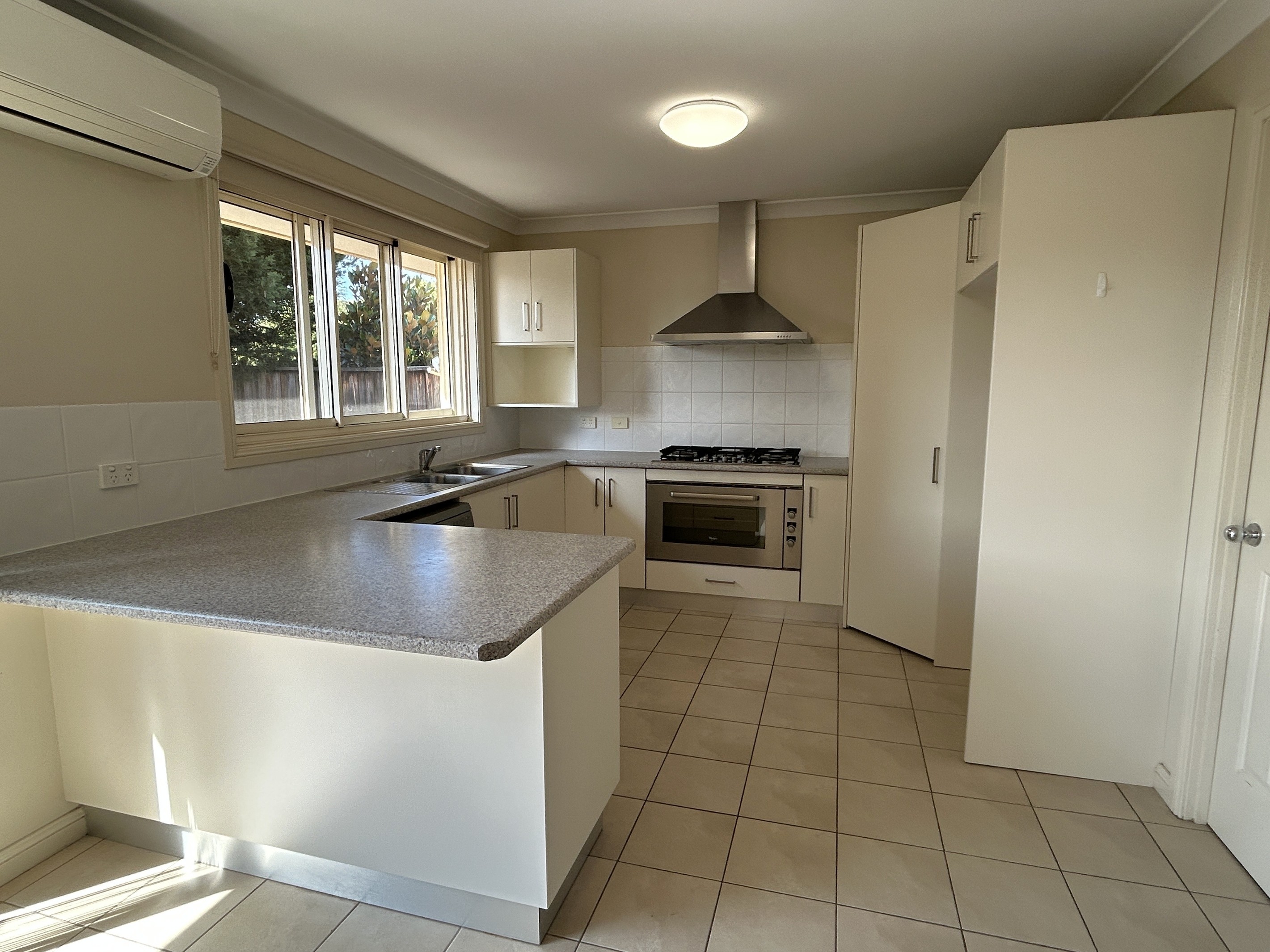 8 Valerie Street, Tahmoor, NSW 2573