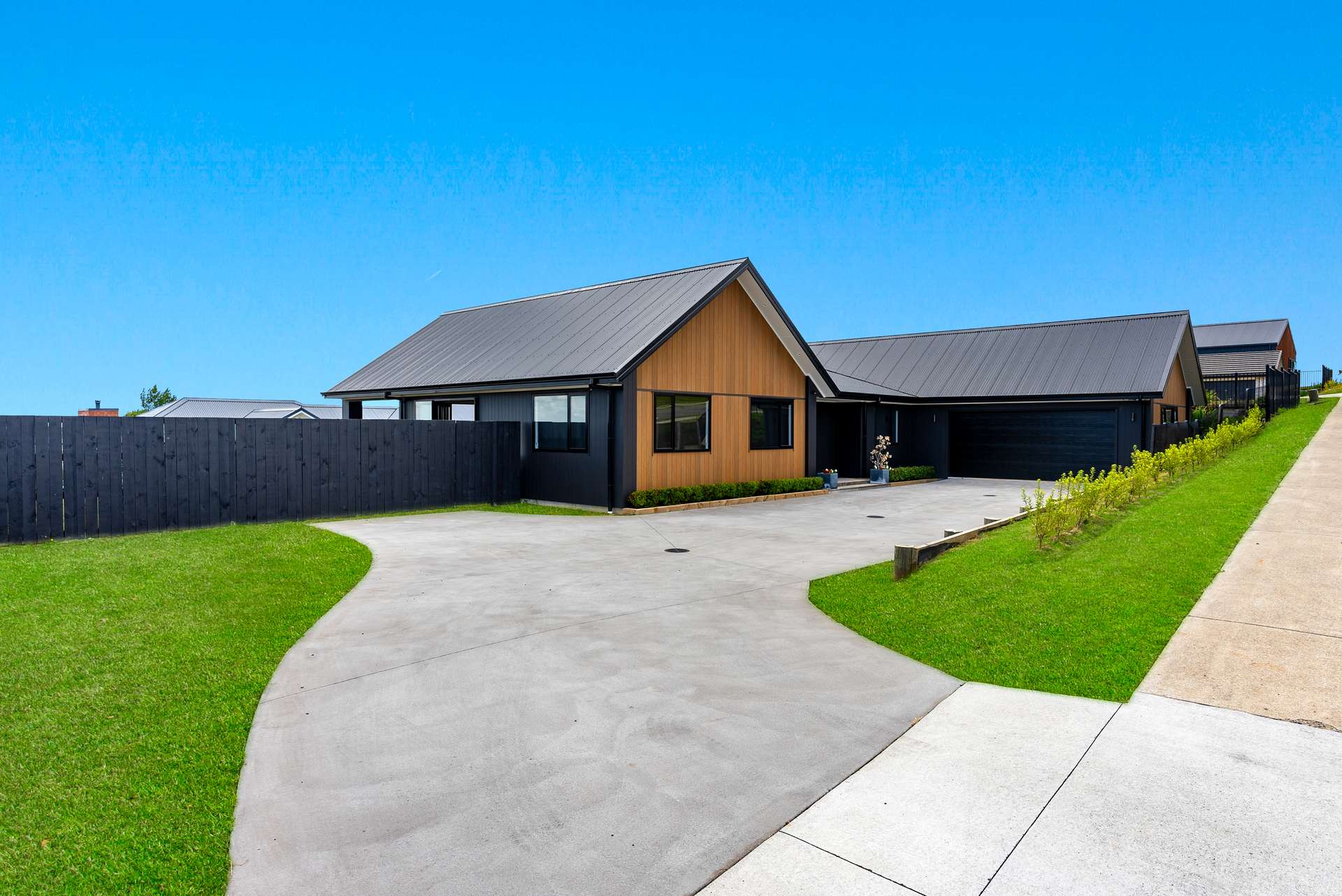 5 Kerr Crescent photo 34