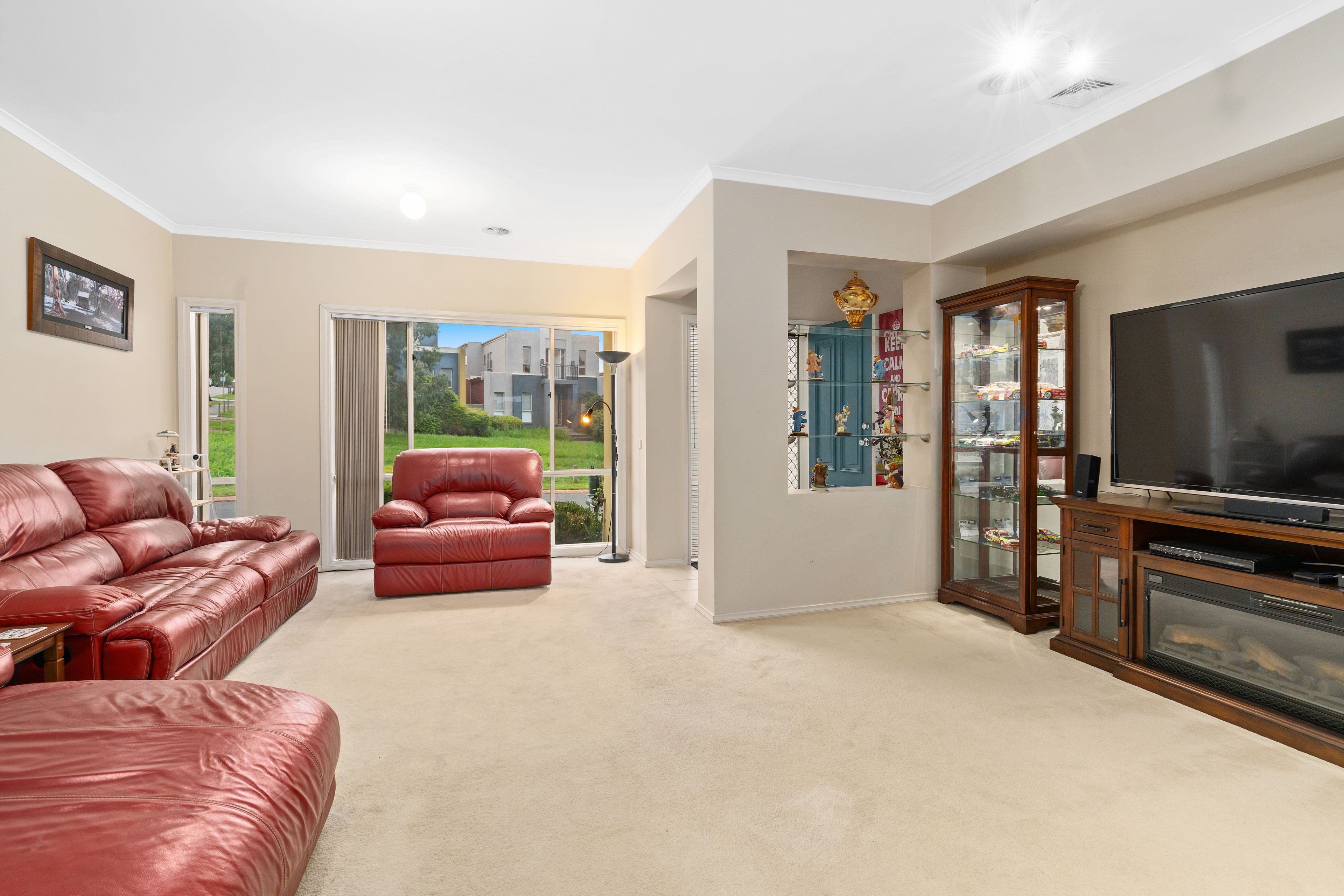 10 Redbark Hill Circuit, South Morang, VIC 3752