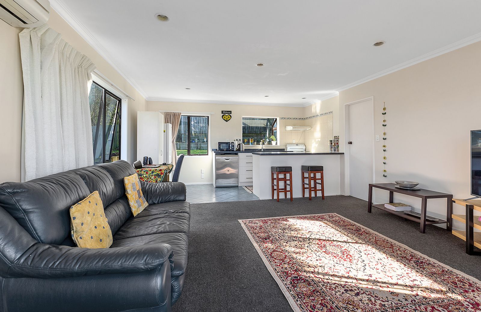 20F1 Mandeville Crescent, Grenada Village, Wellington City