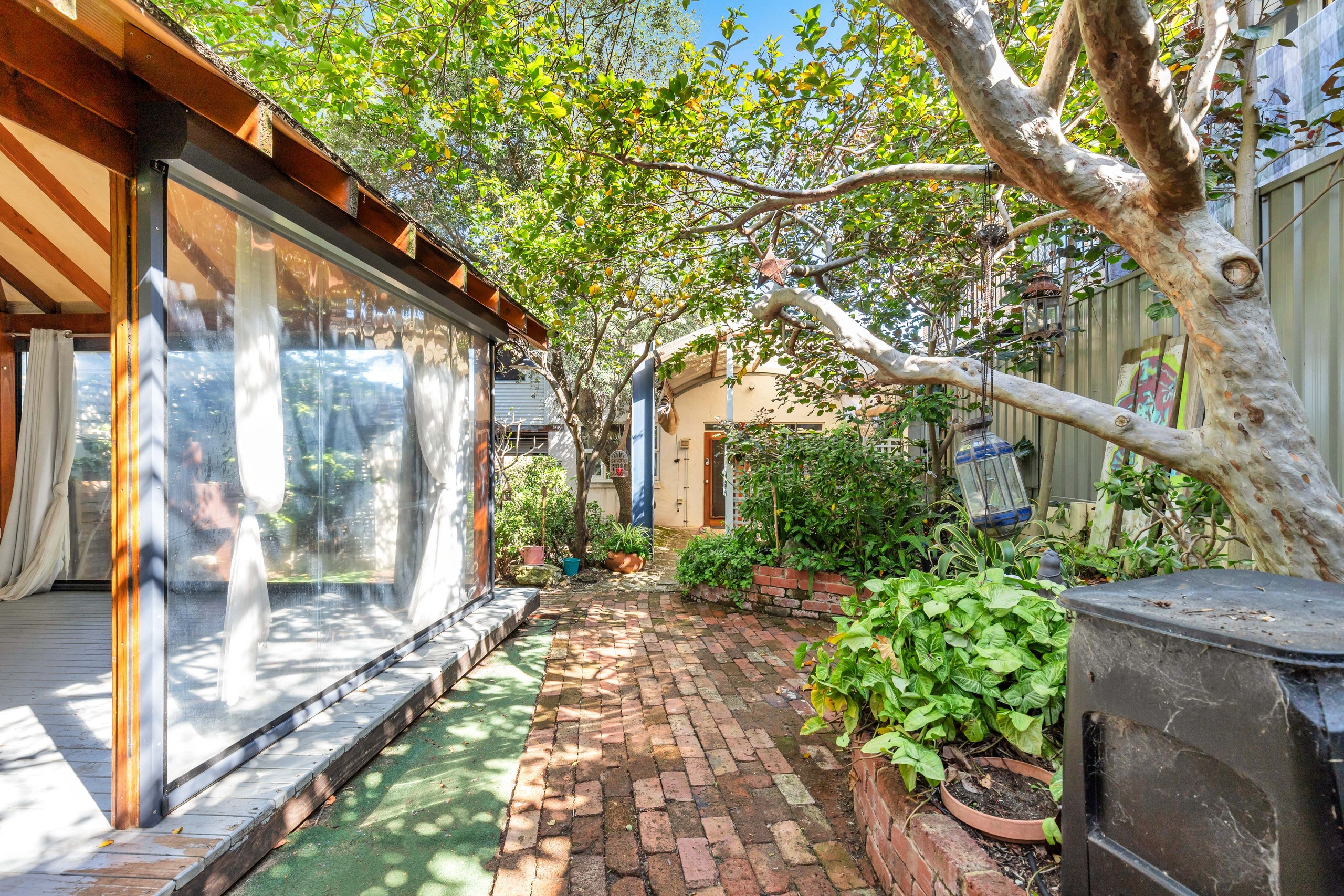 10 Trusting Lane, White Gum Valley, WA 6162