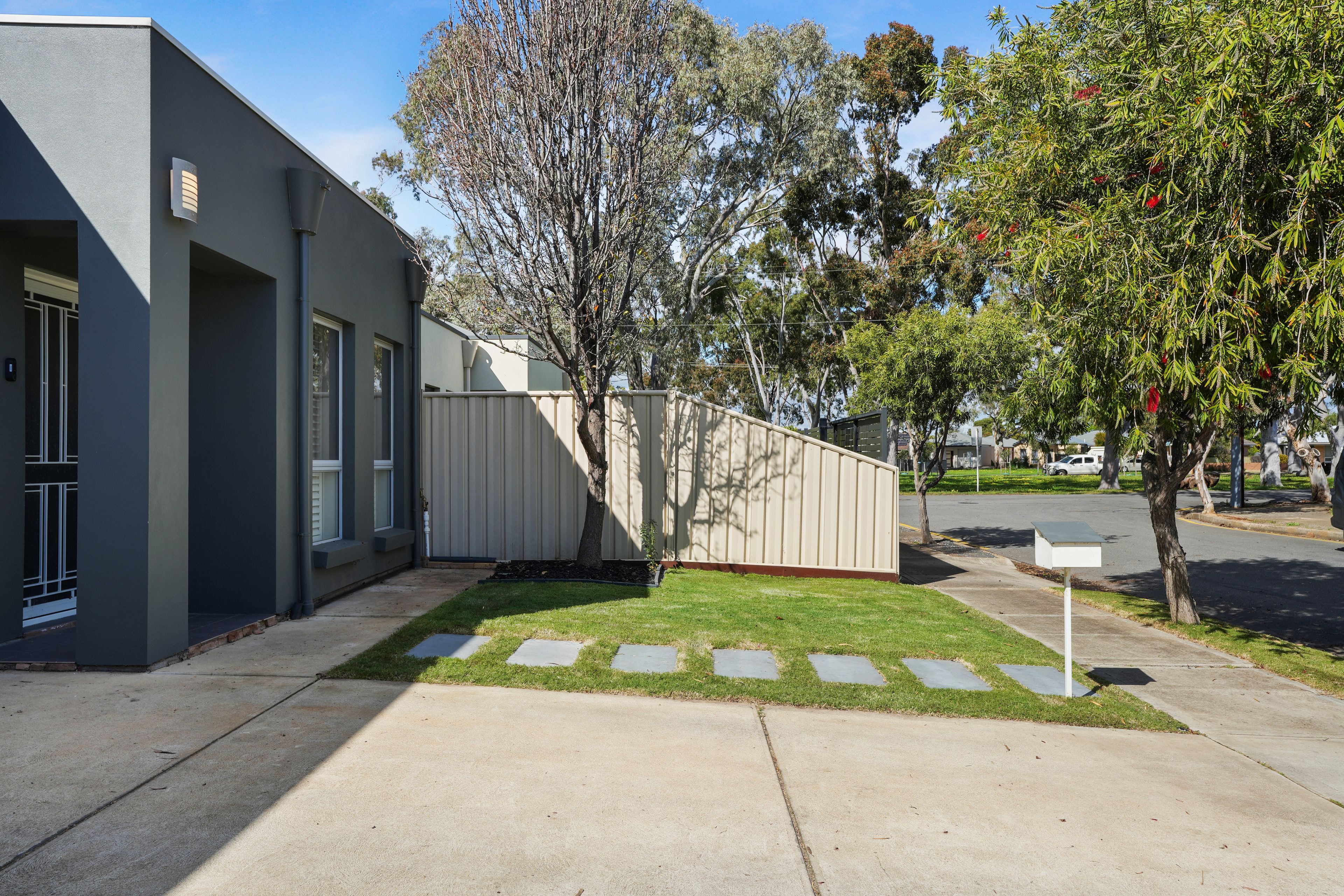 3 Cowra Crescent — photo 3 of 26