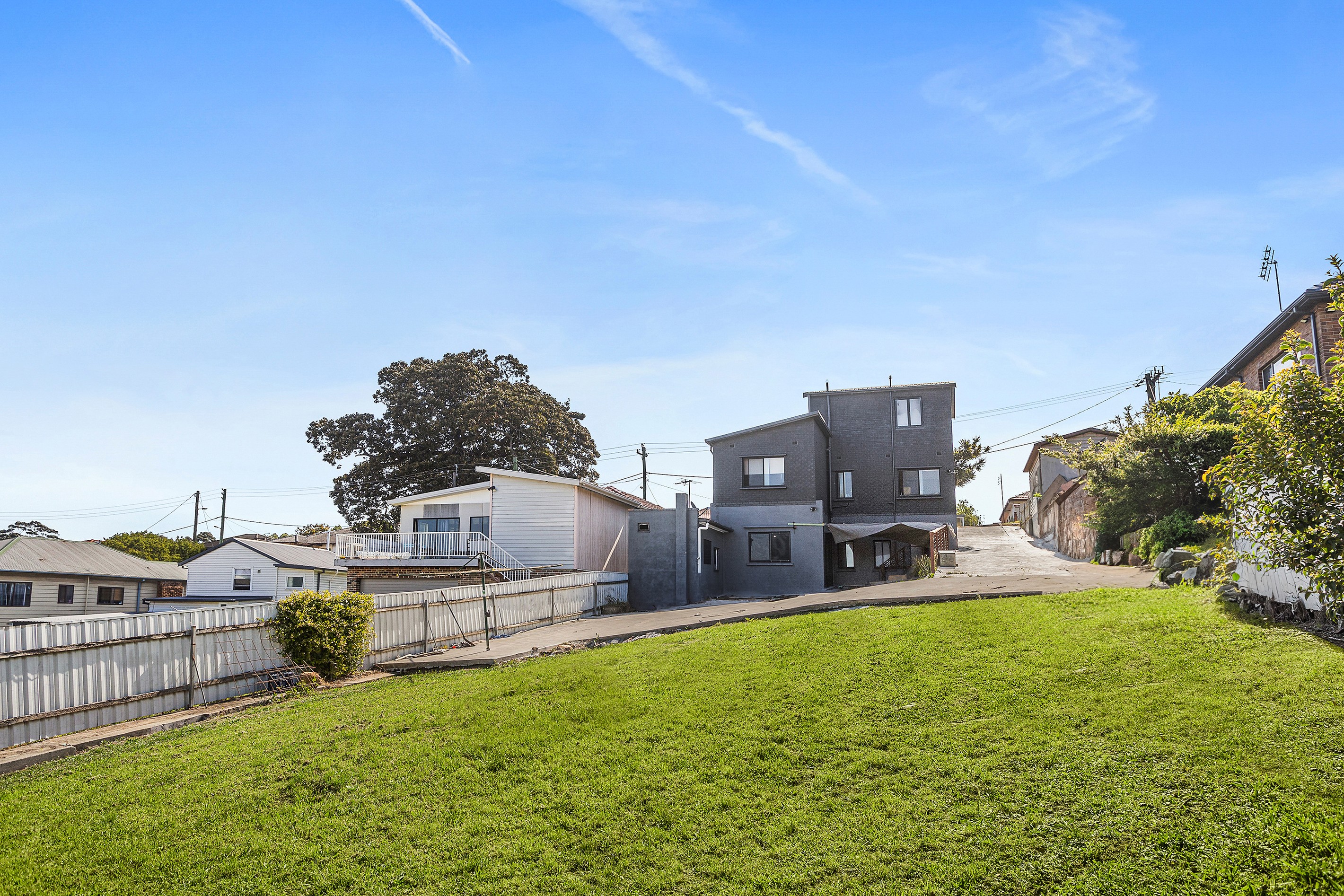 25 Lake Heights Road, Lake Heights, NSW 2502