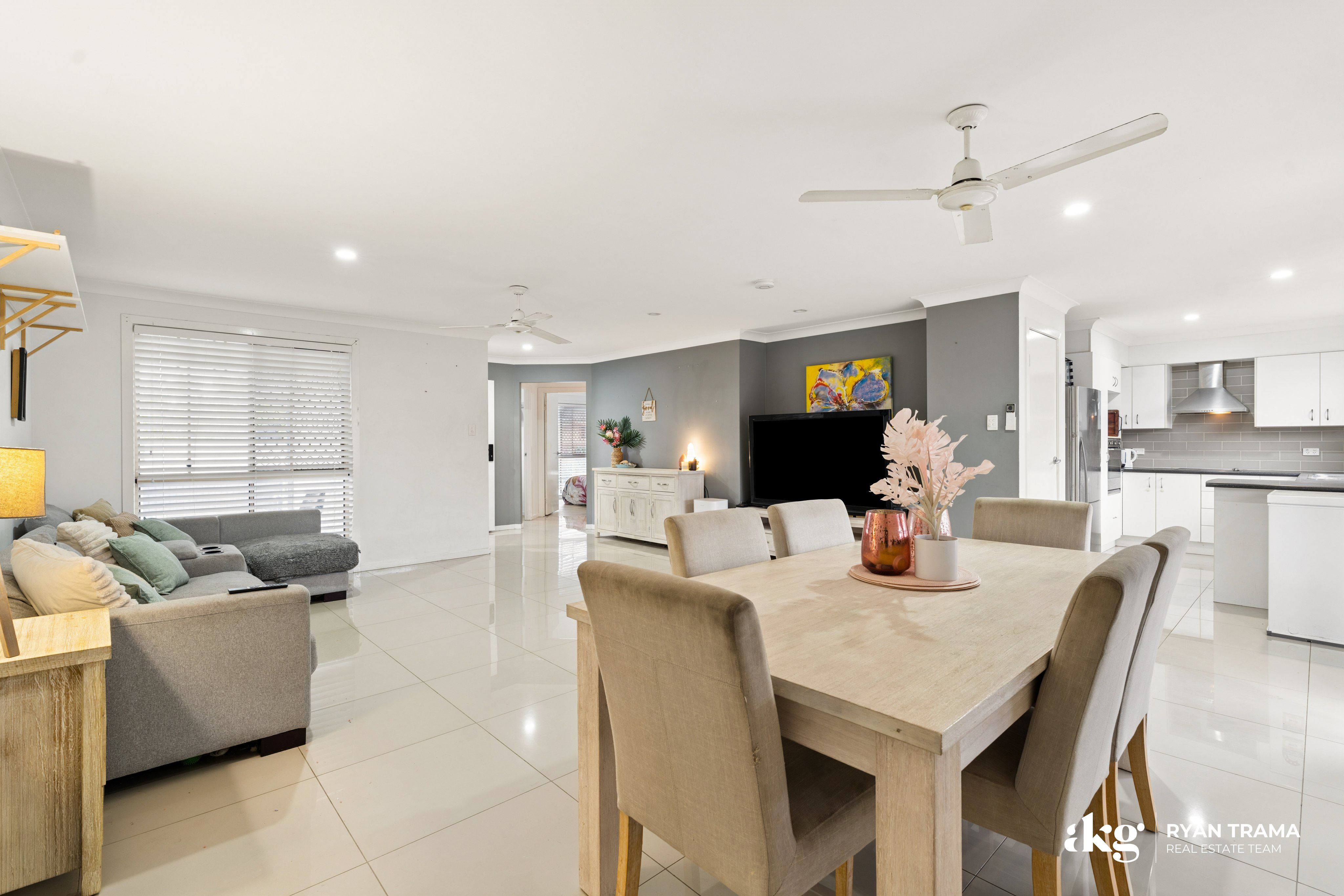 14 Lake Wivenhoe Court — photo 3 of 30