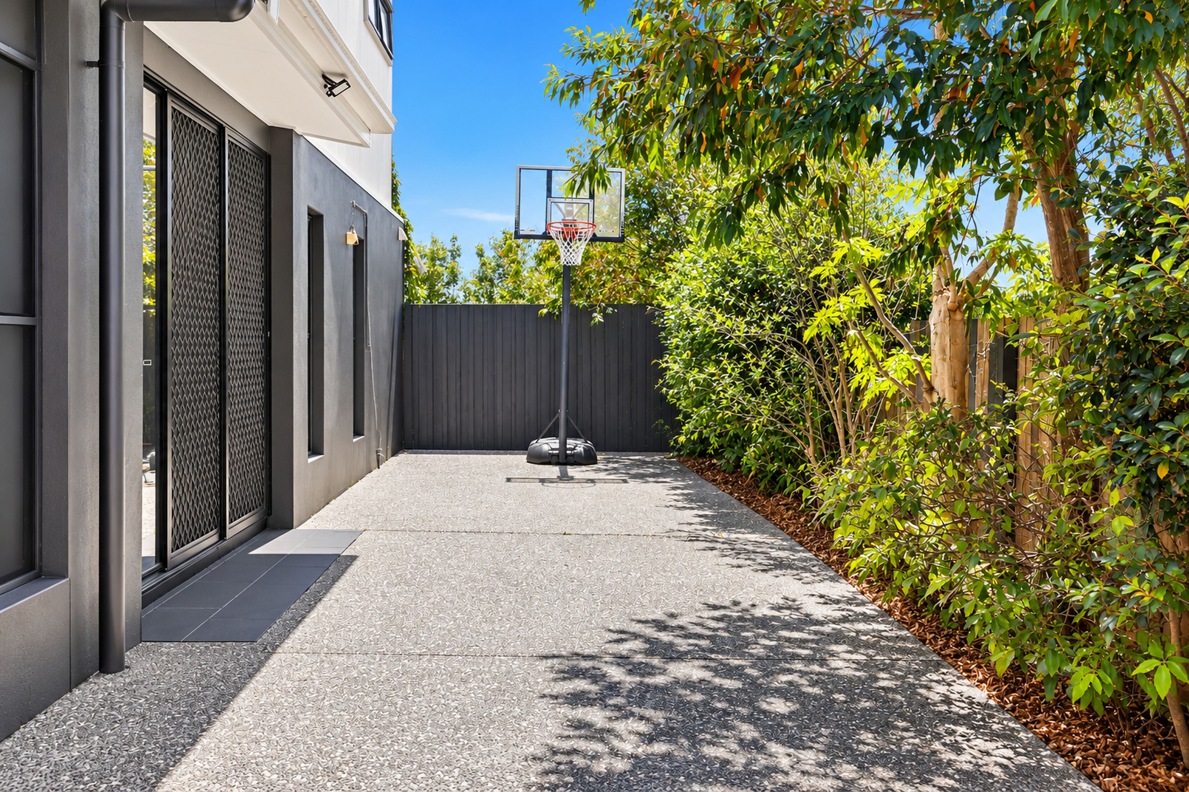 2/5 Olearia Street — photo 3 of 20