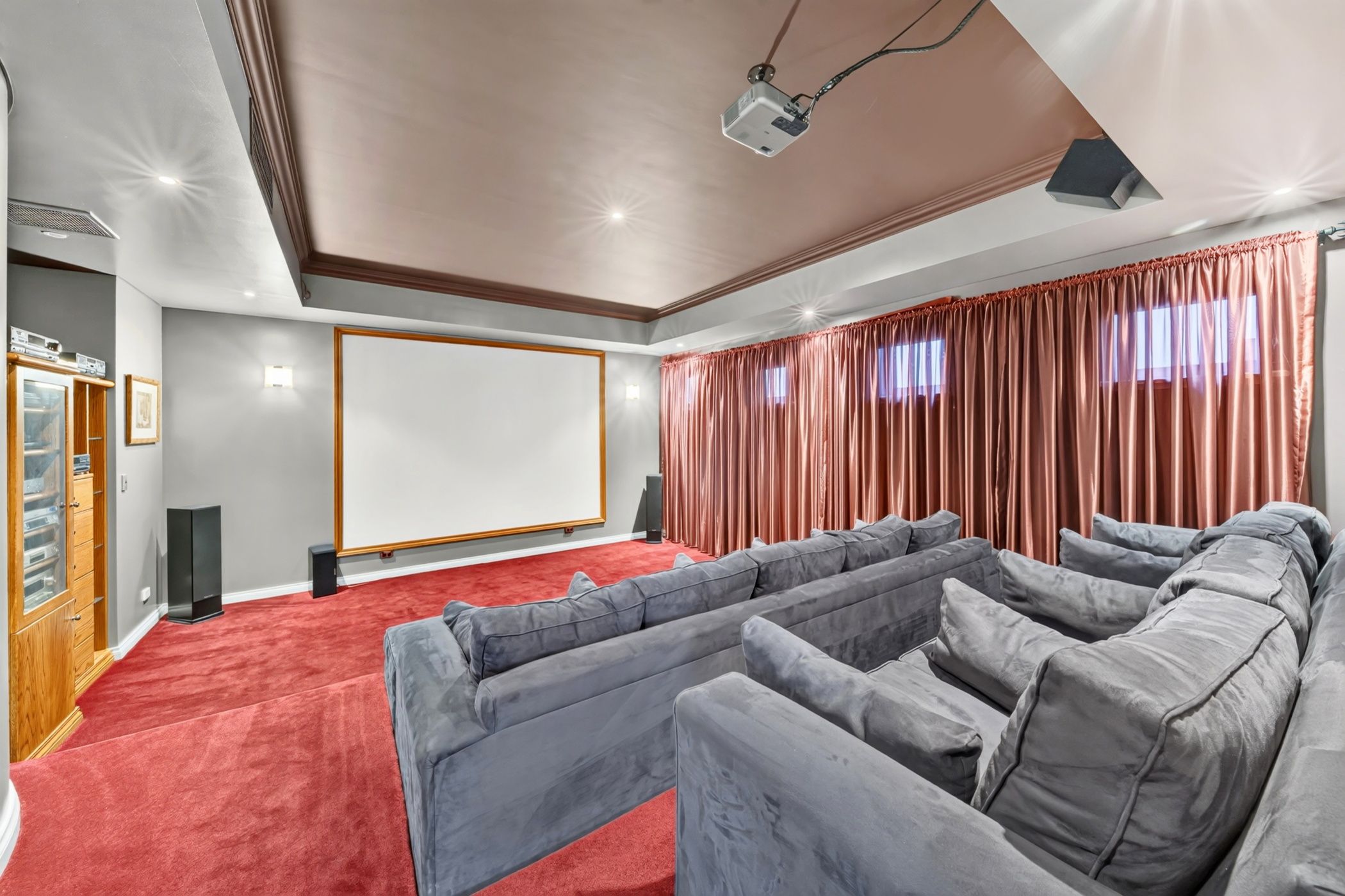A Grand Entertainer with Endless Views — photo 20 of 30