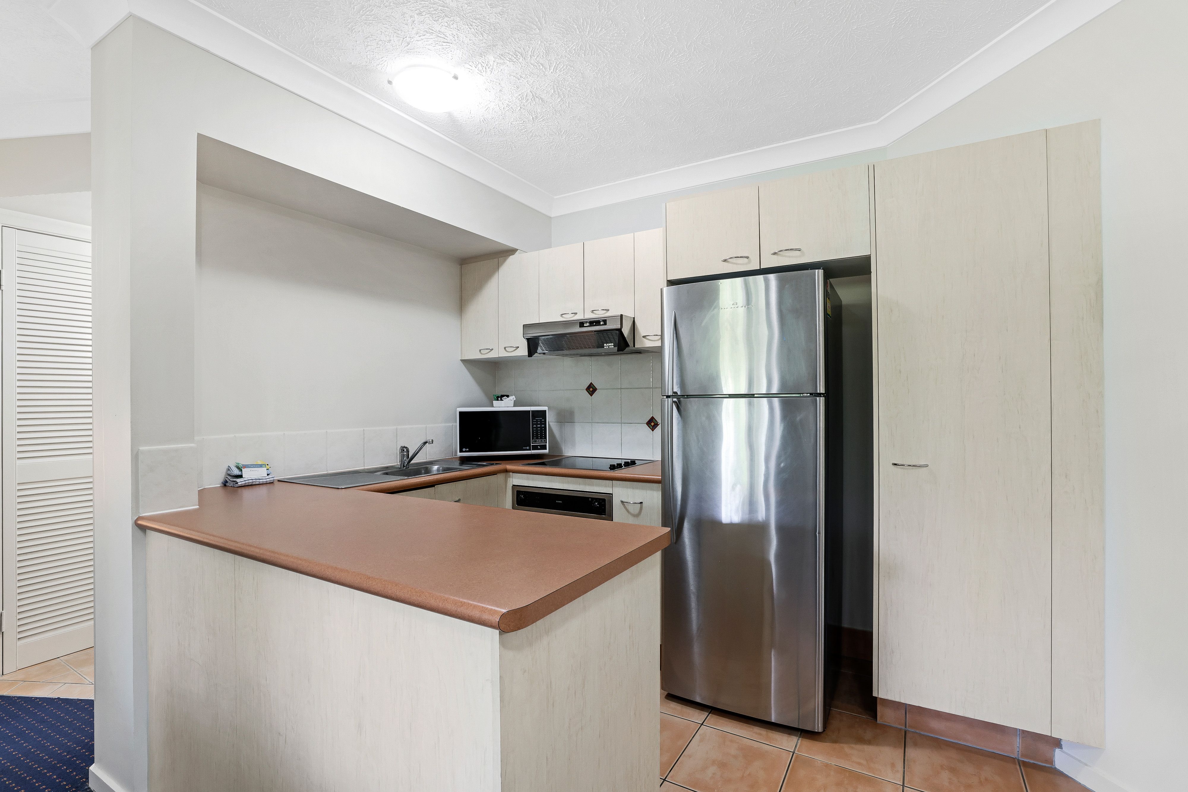 100/2342 Gold Coast Highway — photo 8 of 16