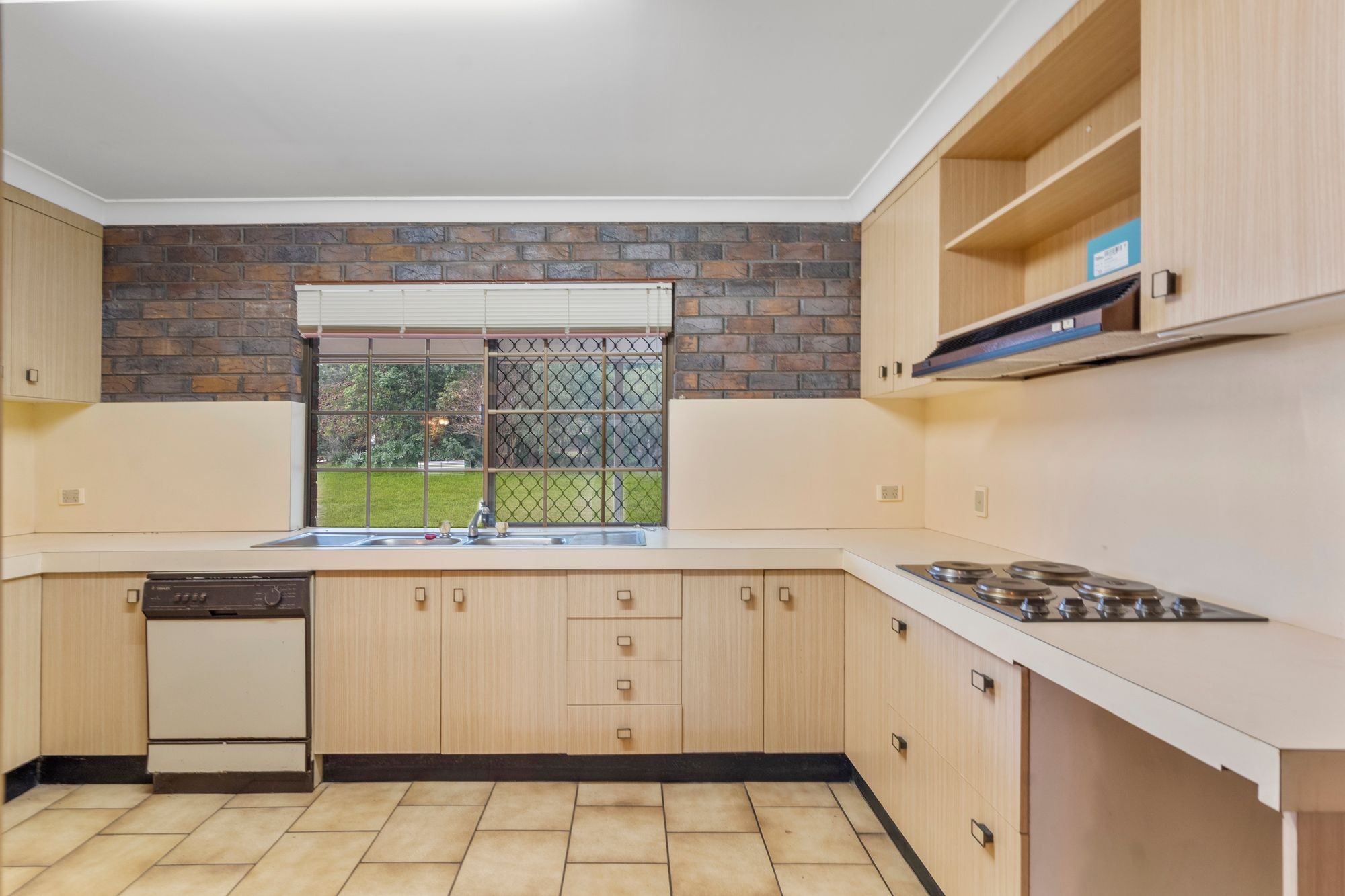 27 Wildey Street, Raceview, QLD 4305