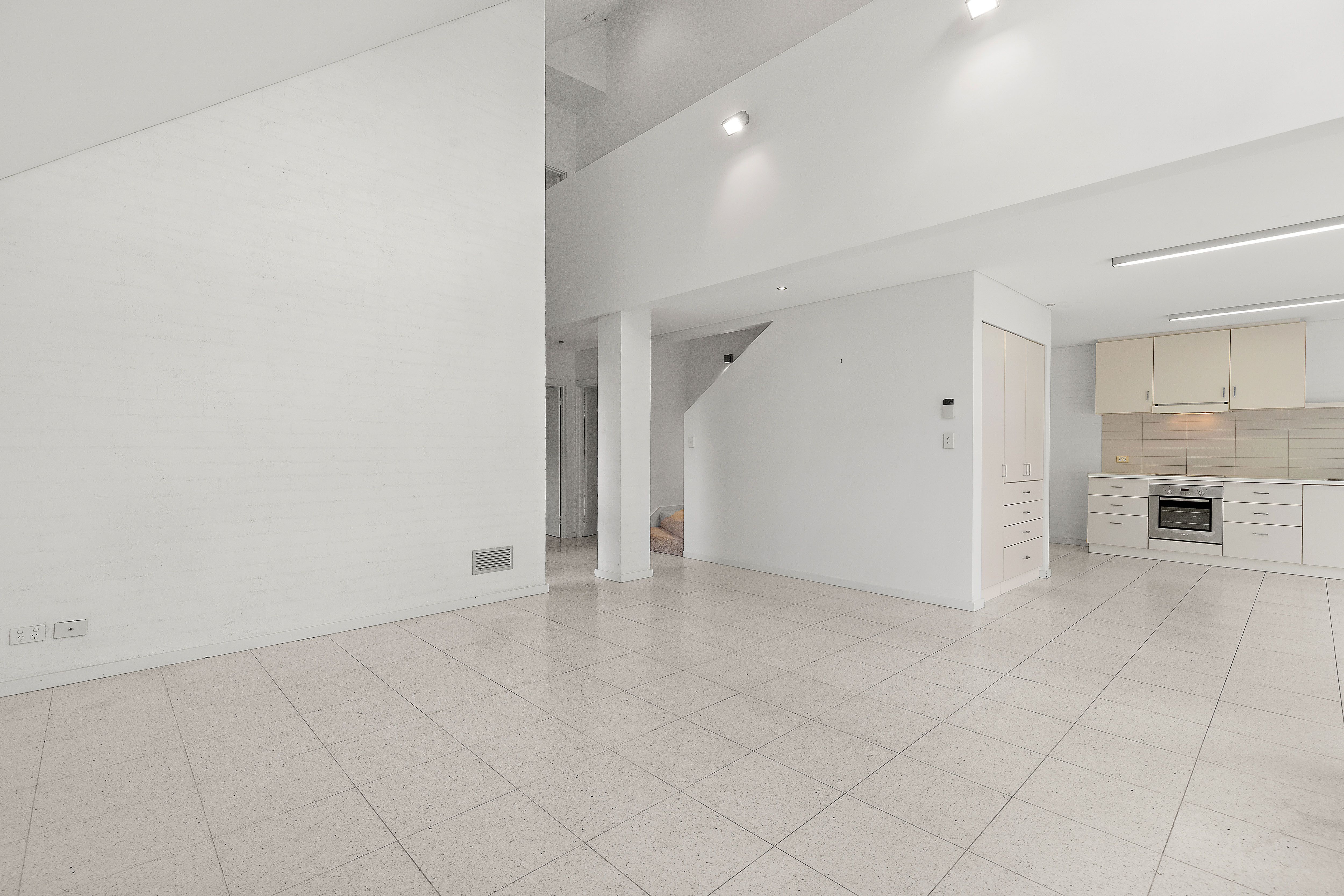 8A/Samson Street — photo 3 of 20