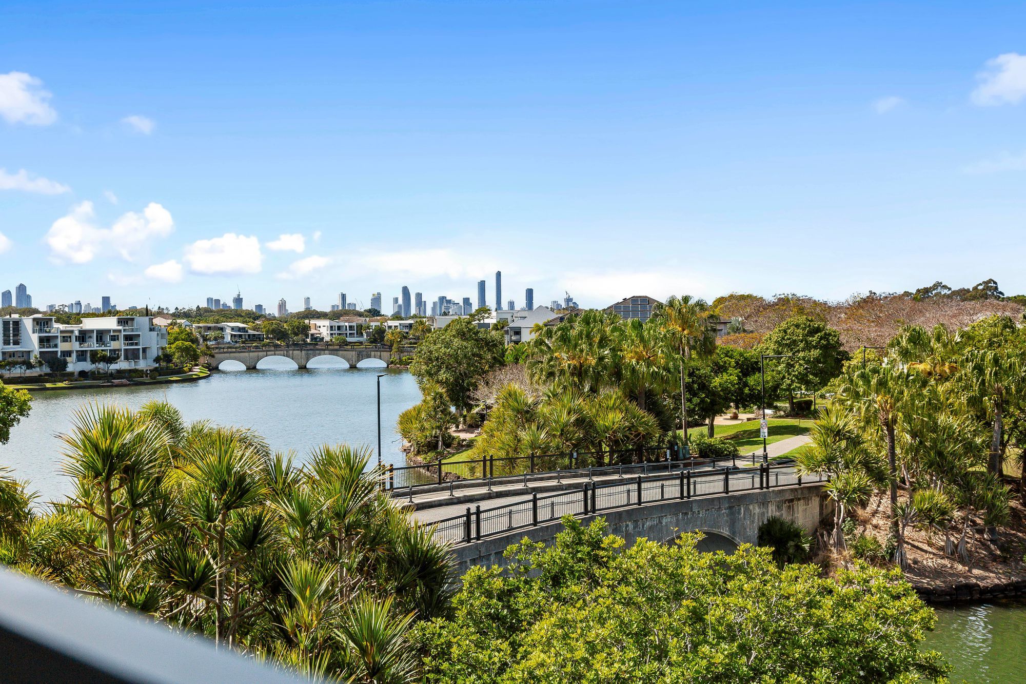 17/3046 Quay South Drive — photo 4 of 30