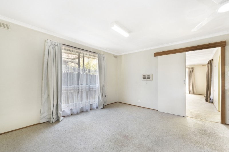 27 Burnbank Street, Lake Wendouree, VIC 3350