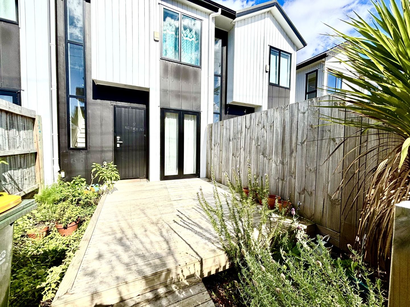 2/28 Smythe Road, Henderson, Waitakere City