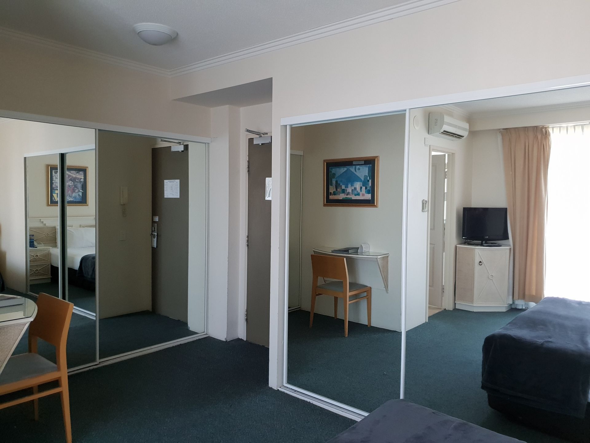 1508B/3400-3420 Surfers Paradise Boulevarde — photo 3 of 10