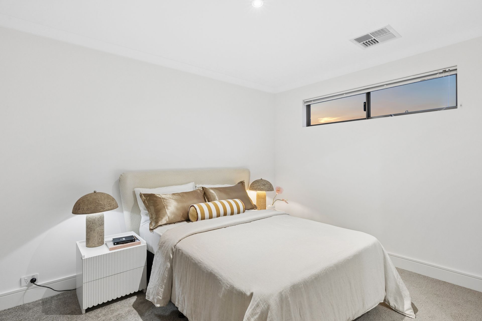 37C Tetworth Crescent — photo 12 of 30