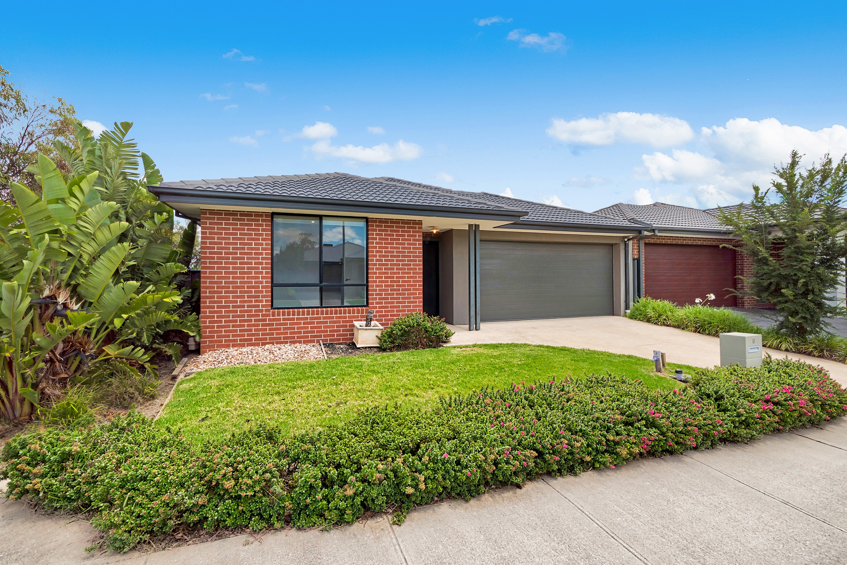 8 Amesbury Way, Clyde North, VIC 3978
