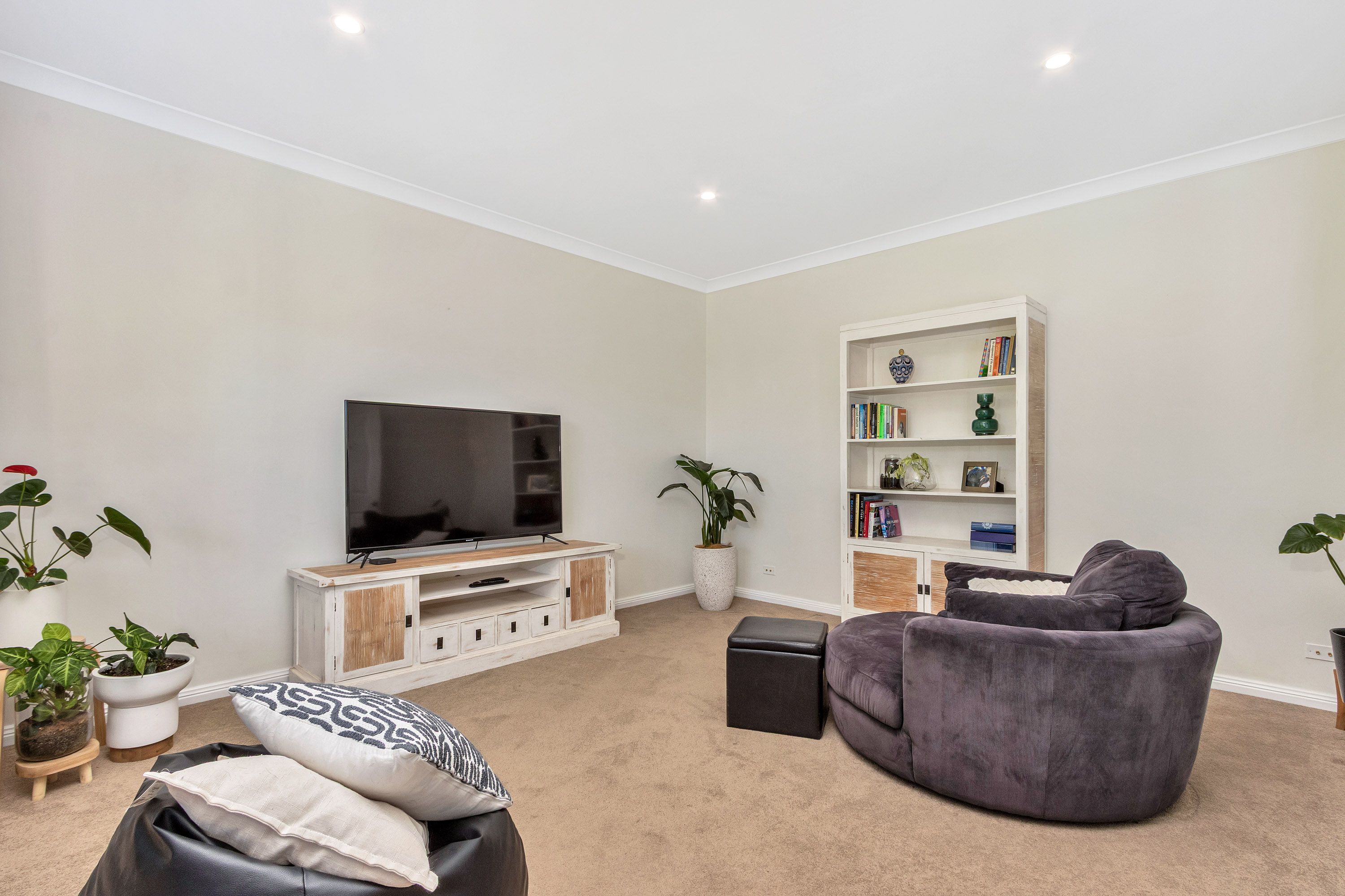 8 Clyde Court — photo 7 of 30