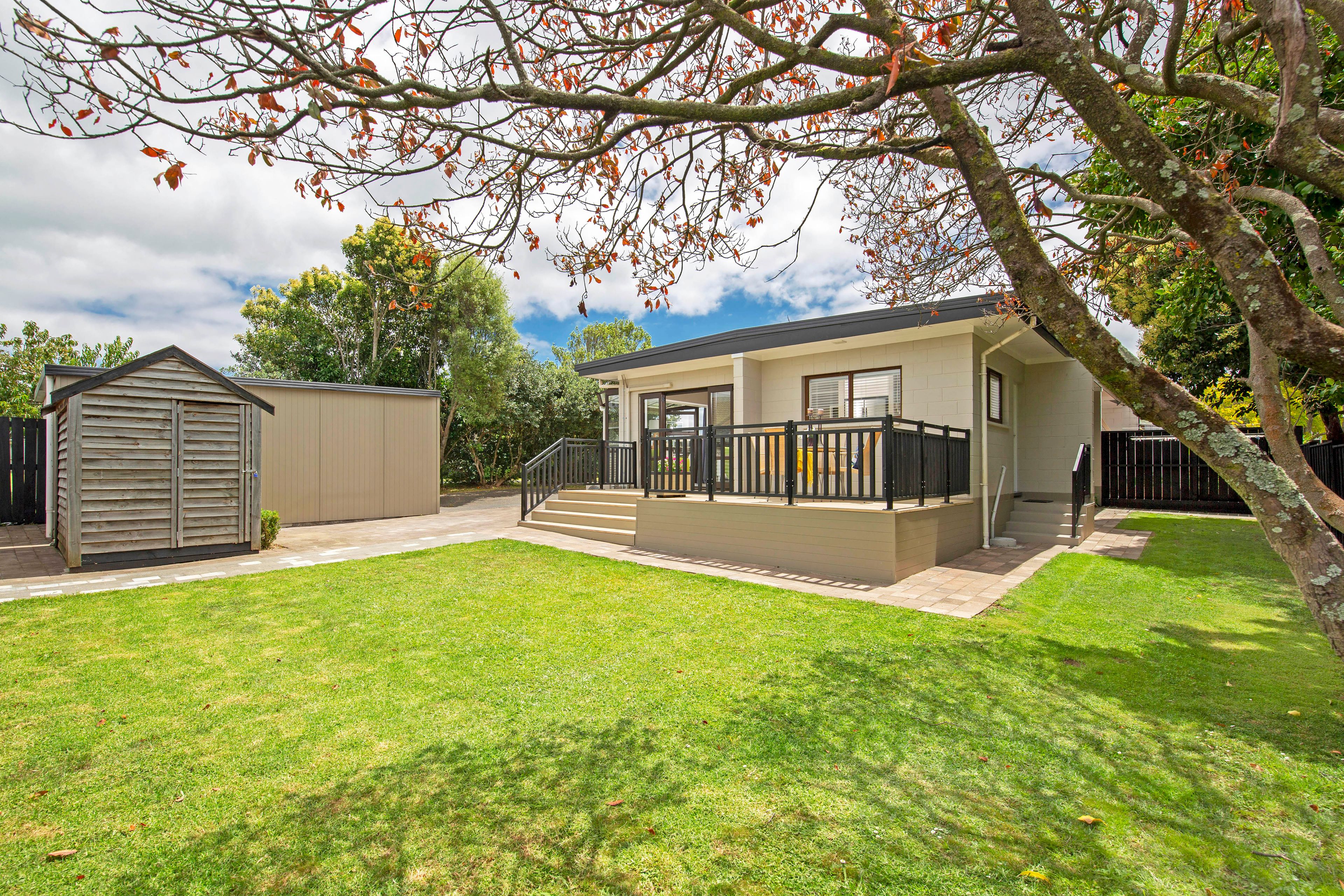9B Hedge Row, Sunnyhills, Manukau City