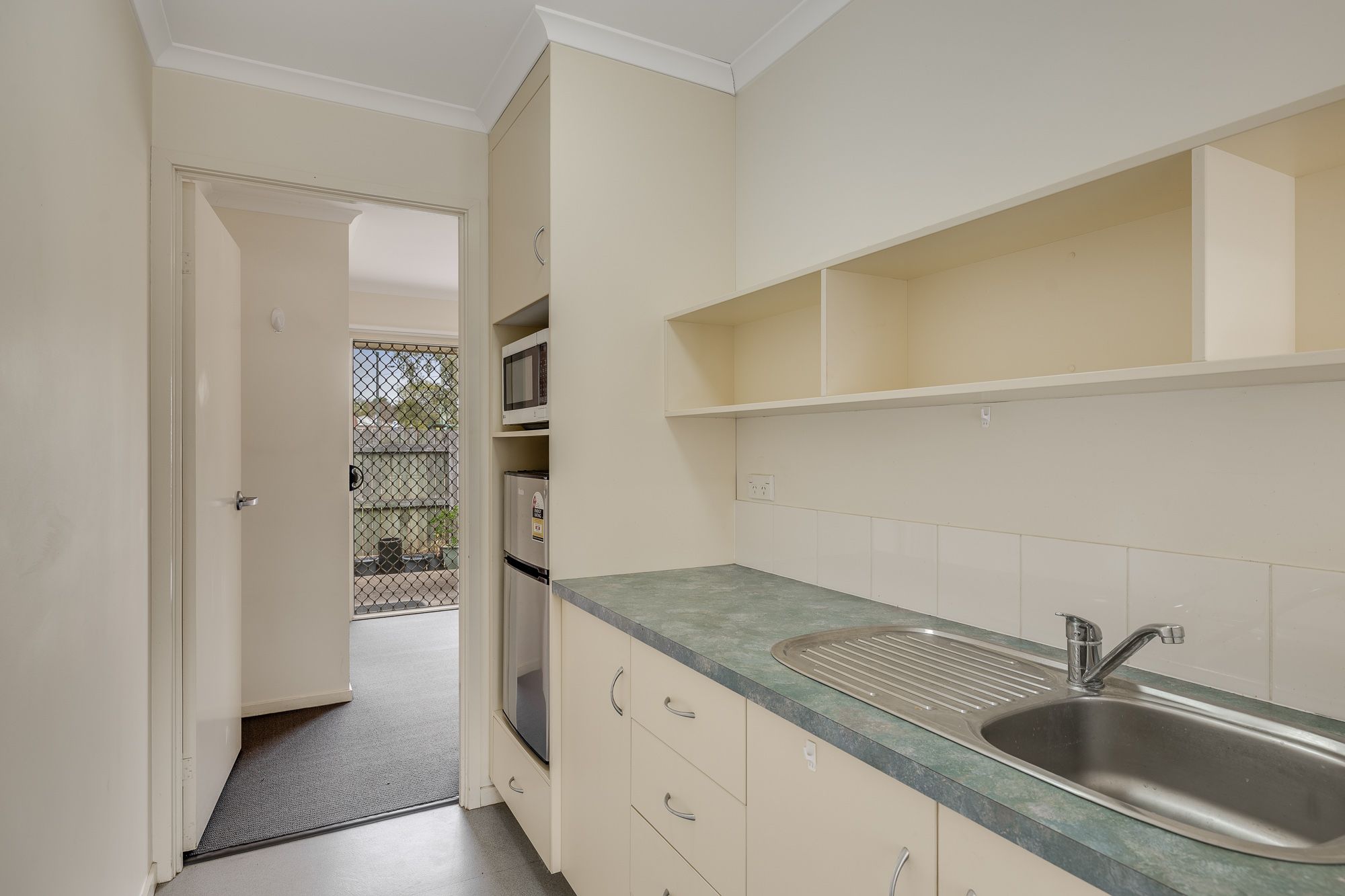 4/55-59 Drayton Road — photo 4 of 11