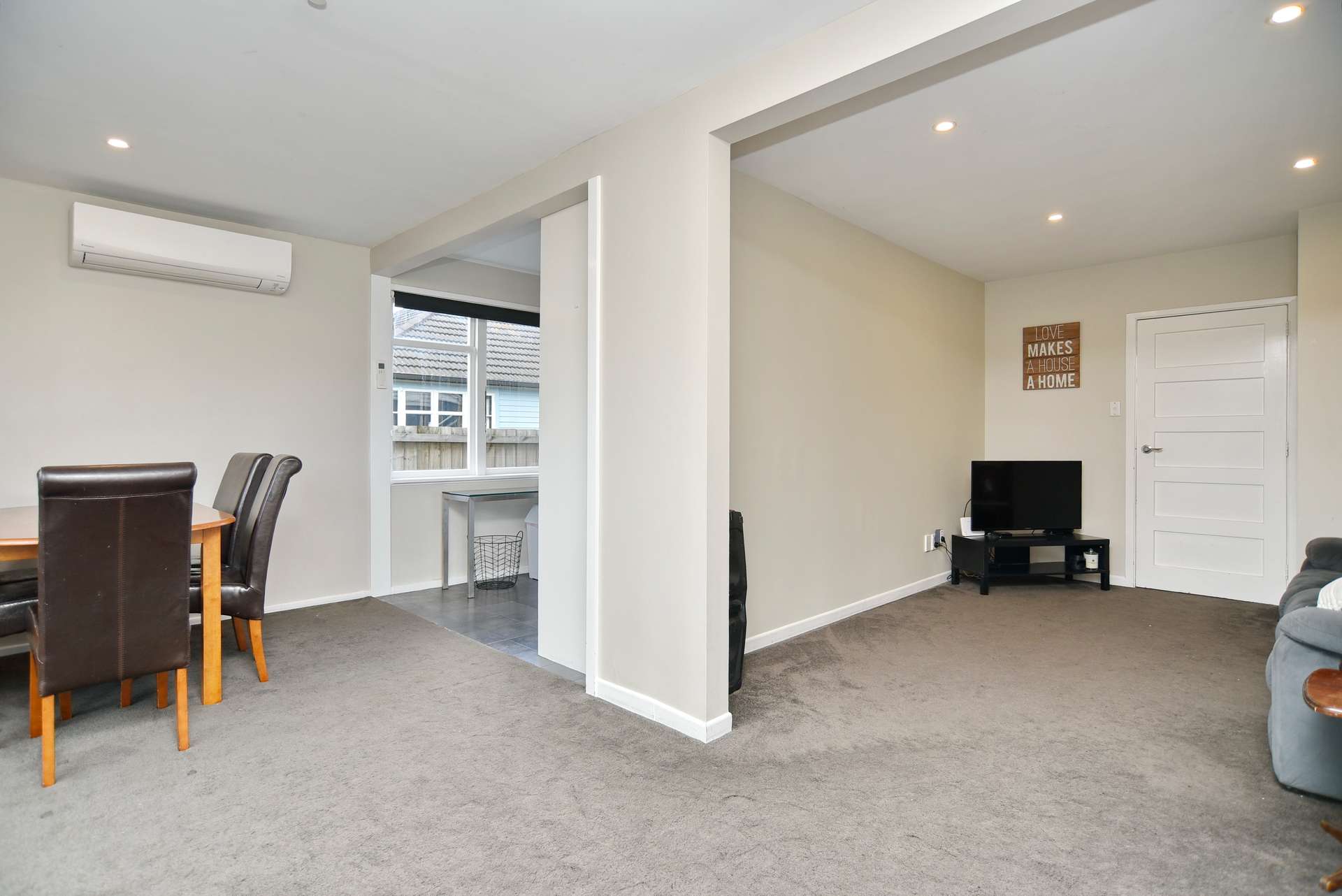 14 Earnslaw Crescent photo 6