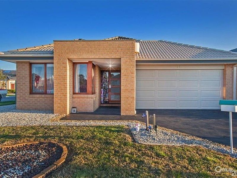 30 Edmund Street, Pakenham, VIC 3810
