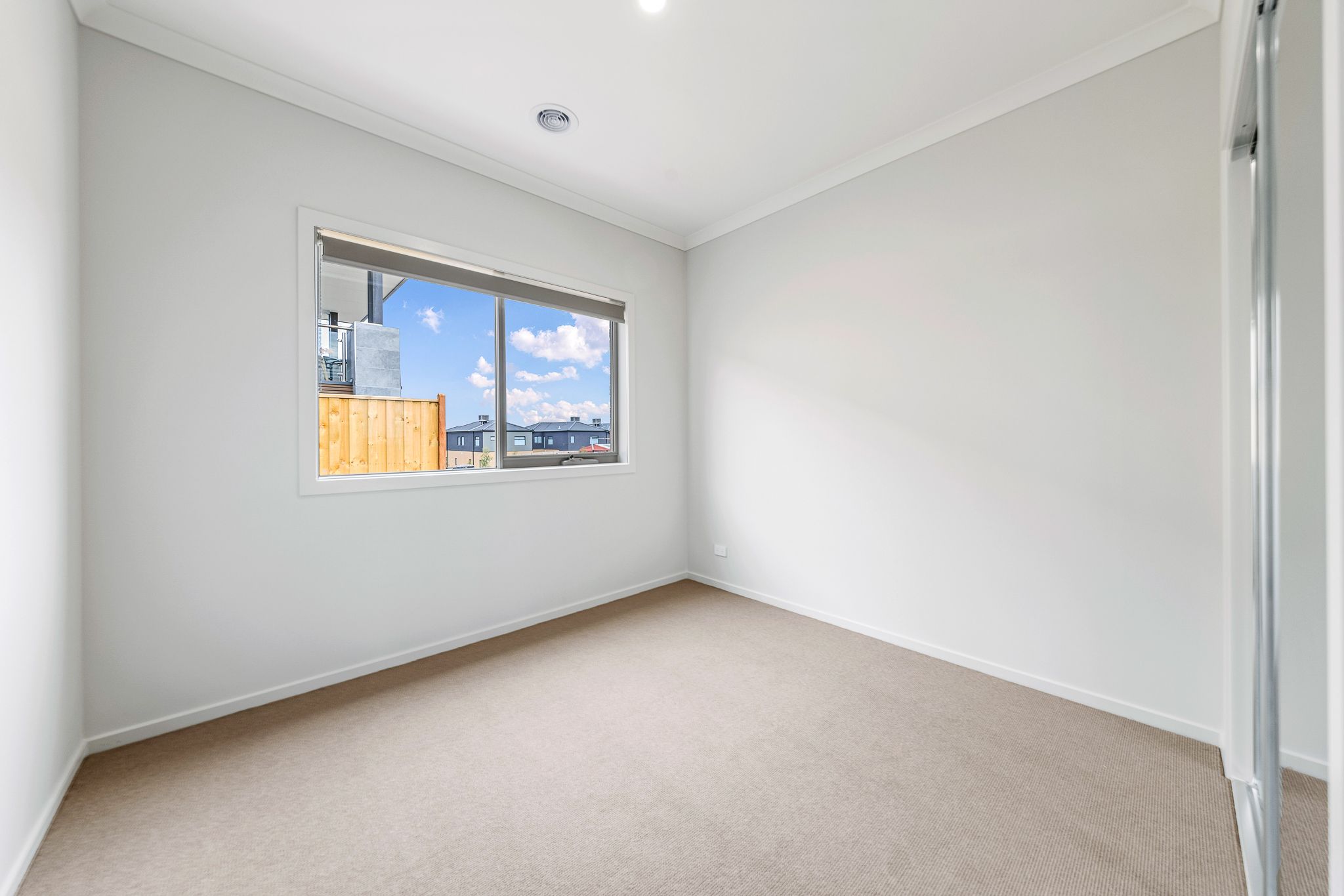 22 Everfair Crescent — photo 8 of 13