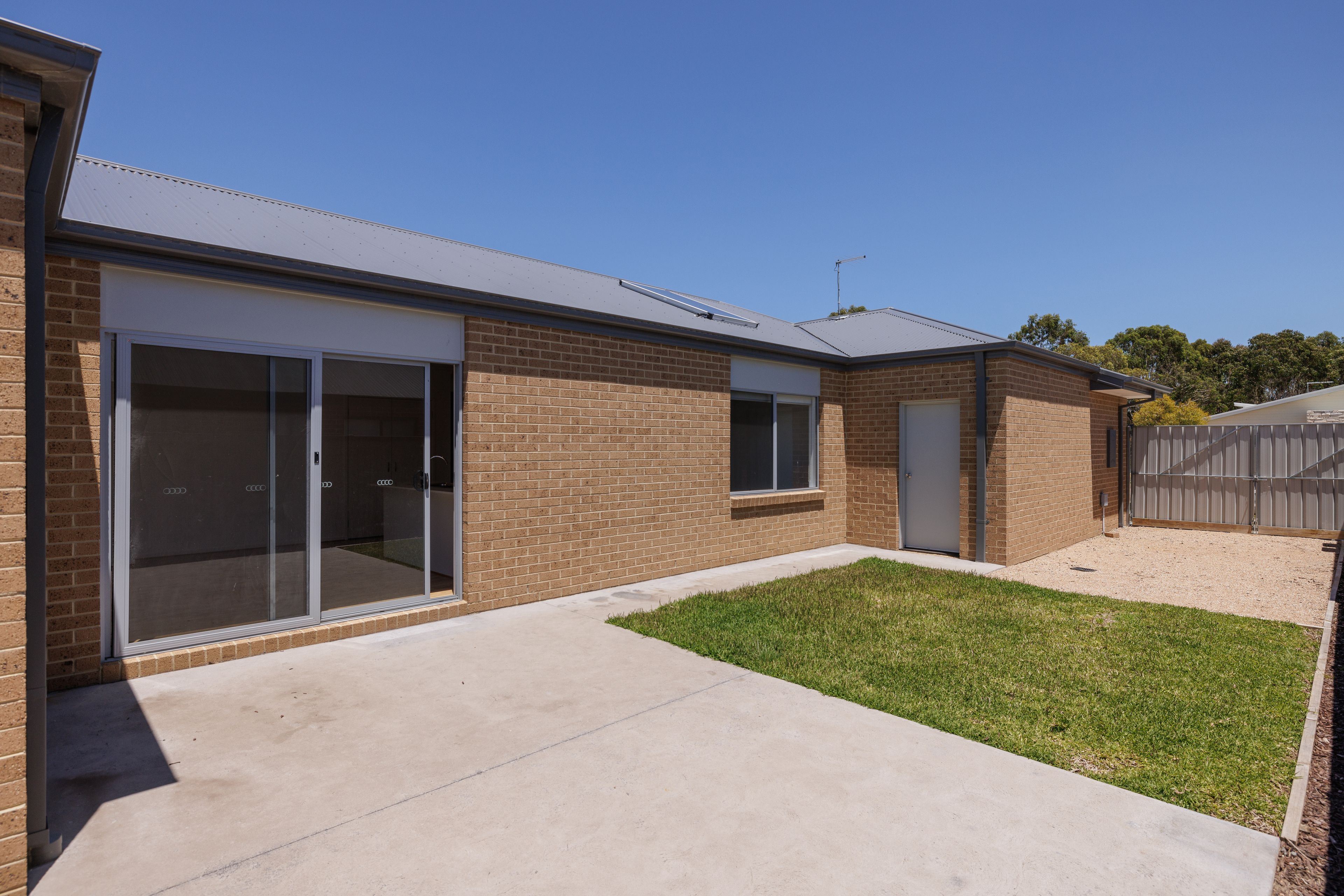 21 Clifton Crescent — photo 11 of 12