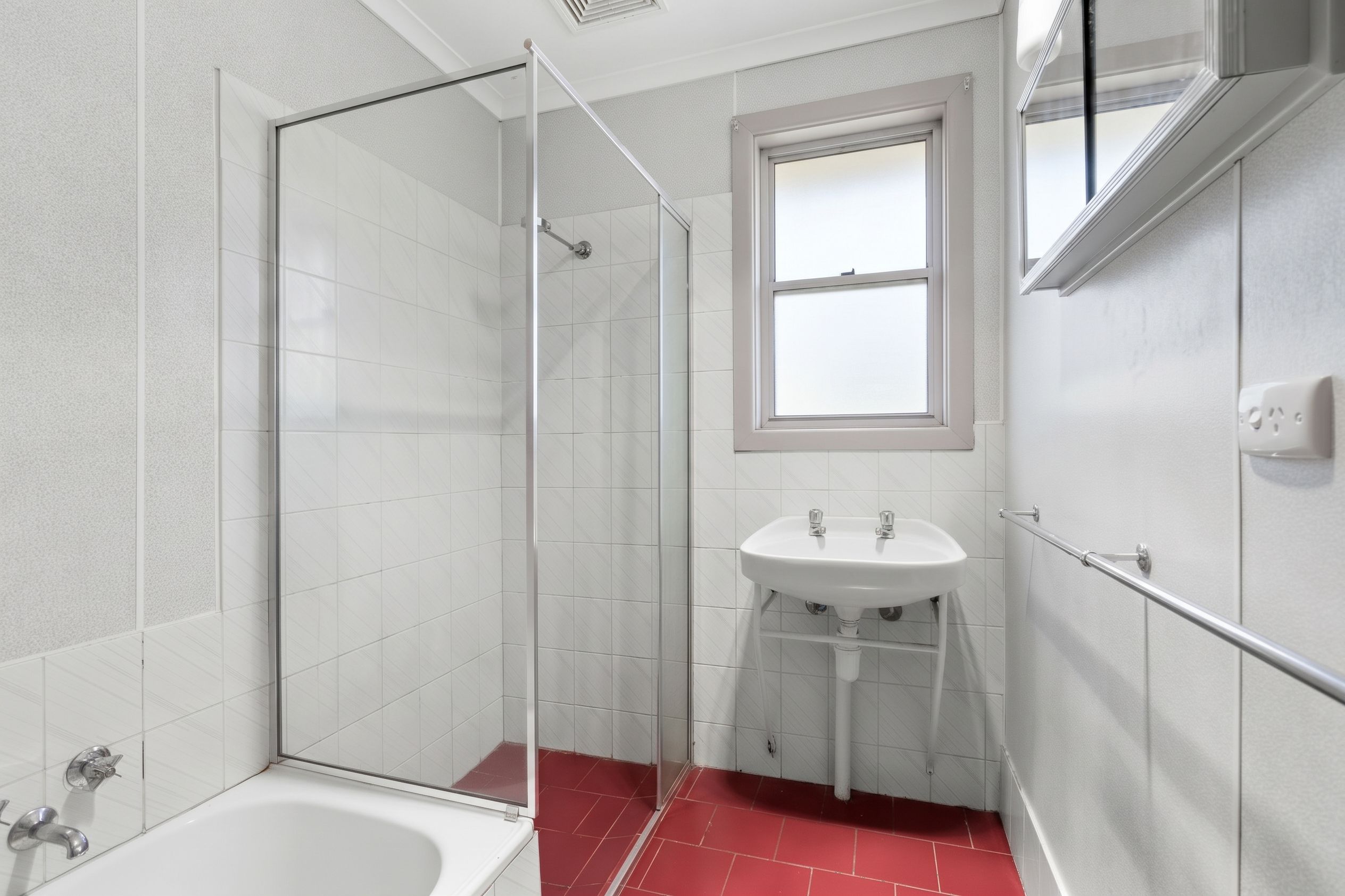 12 Homburg Drive — photo 7 of 10