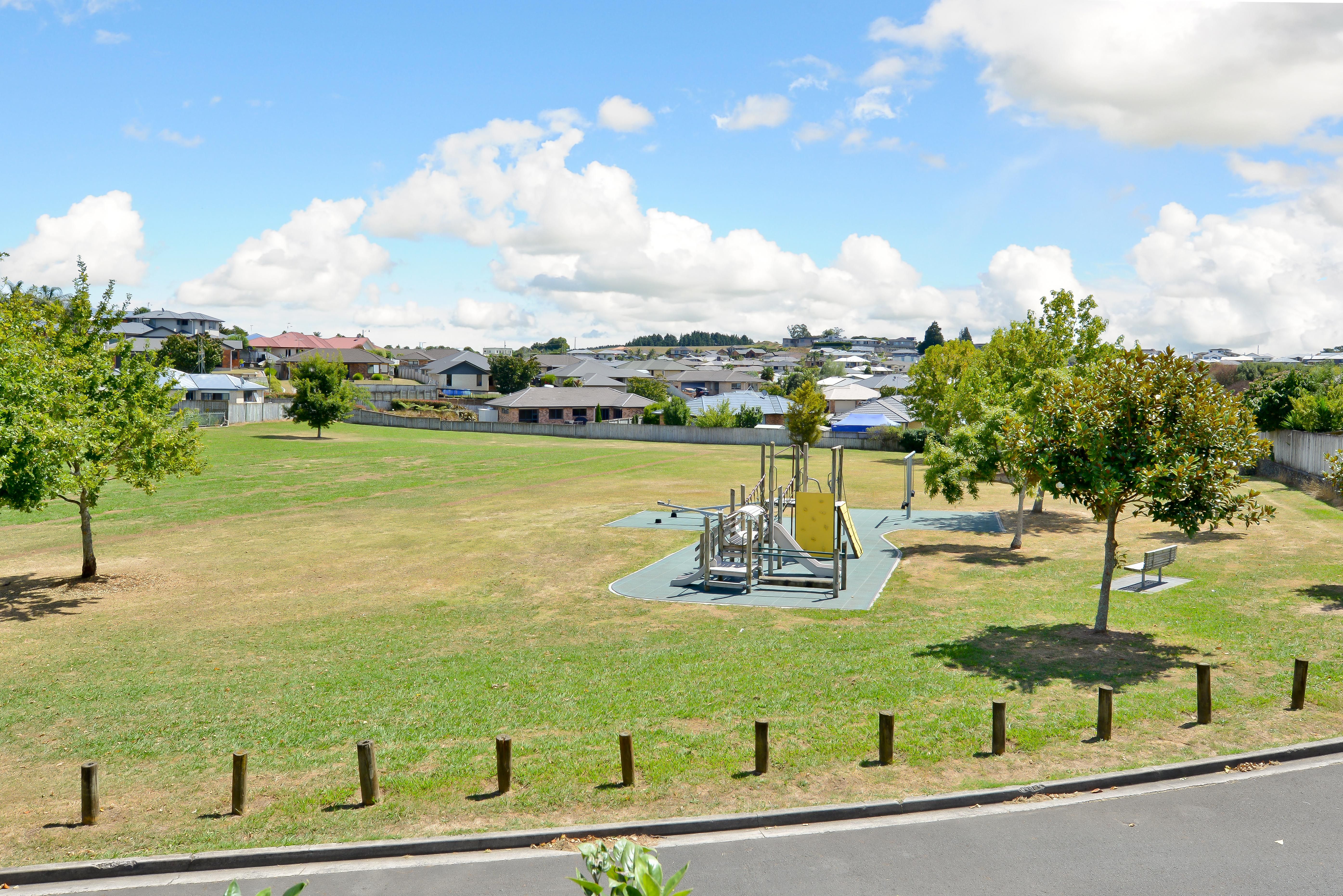 22 Pointon Glade, Grandview Heights, Hamilton City