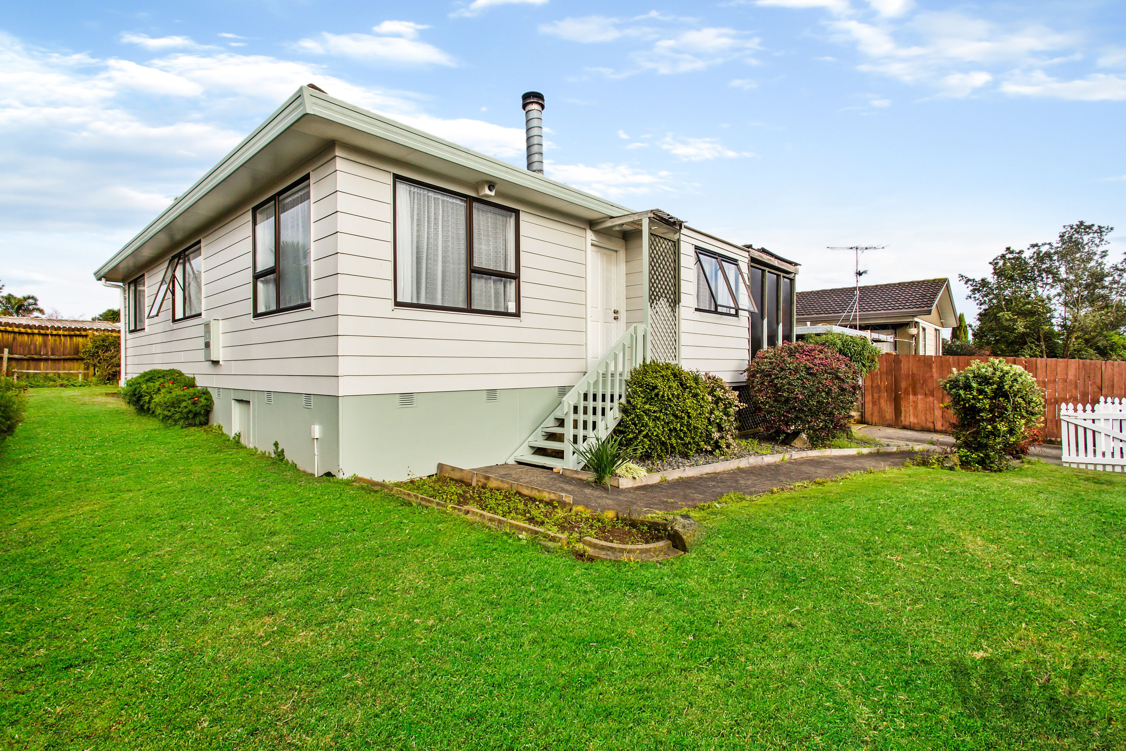 2/4 Etherton Drive, Weymouth, Manukau City