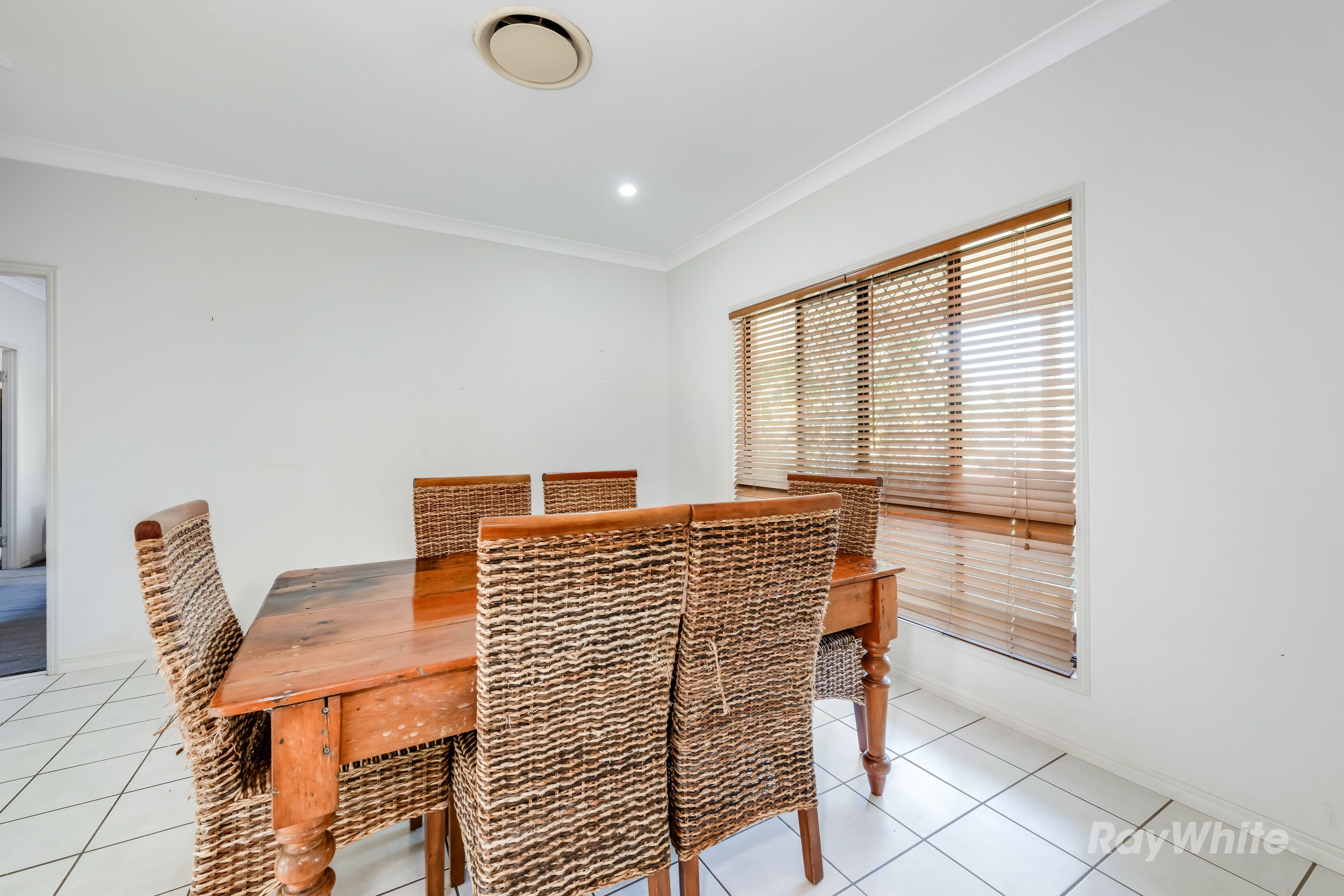 13 Raewood Close — photo 8 of 30