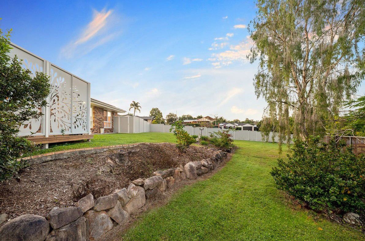 21 Queen Elizabeth Drive — photo 11 of 23
