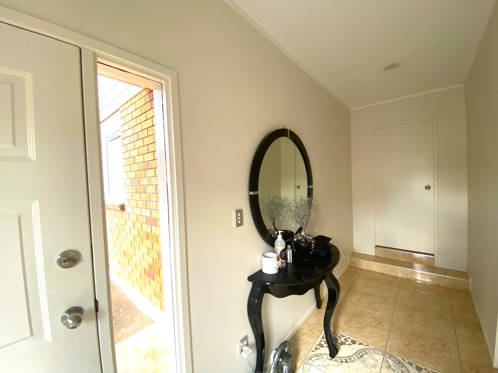 30 Frank Nobilo Drive, Golflands, Manukau City