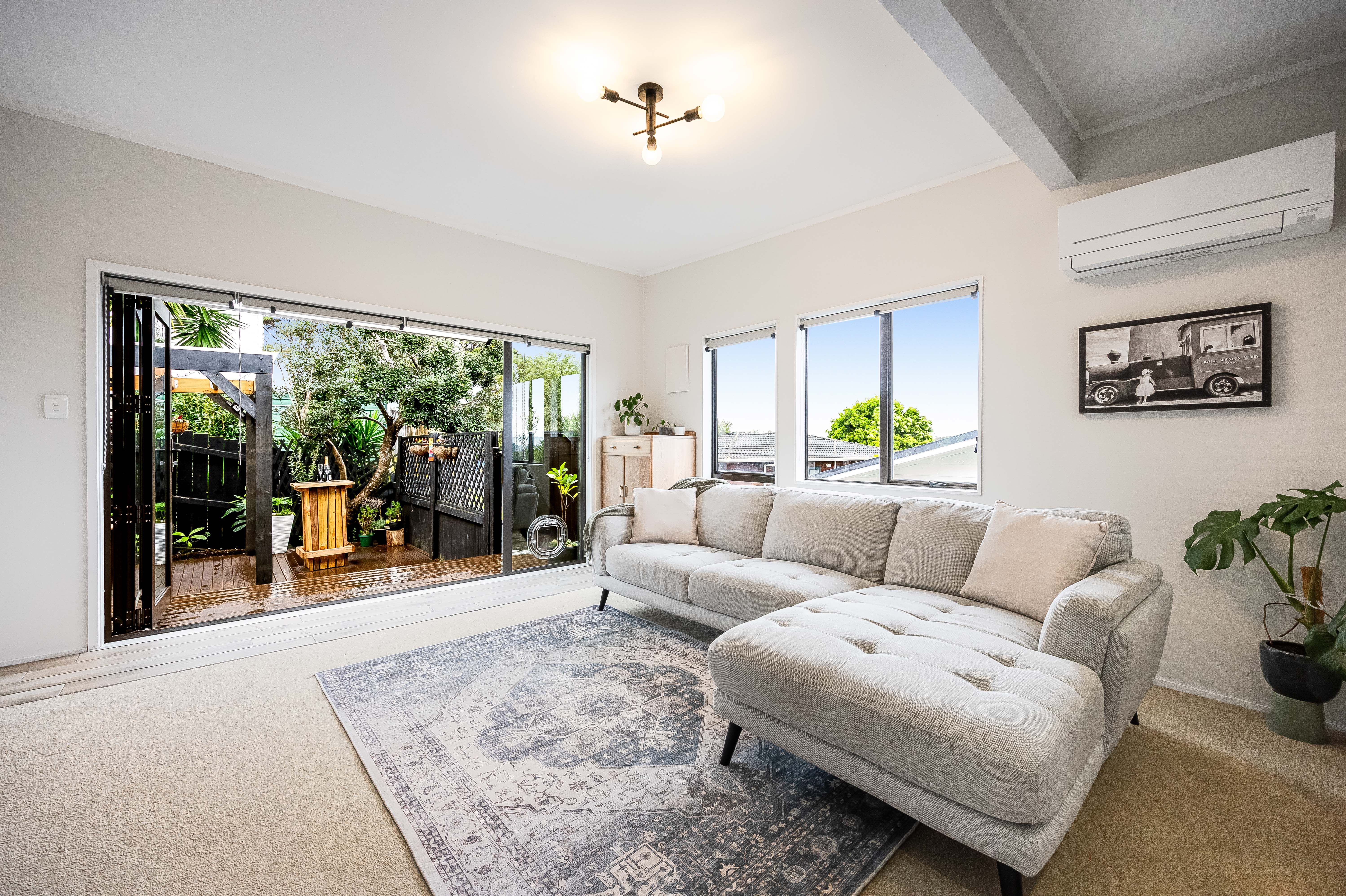 2/5 Witheford Drive, Bayview, North Shore City