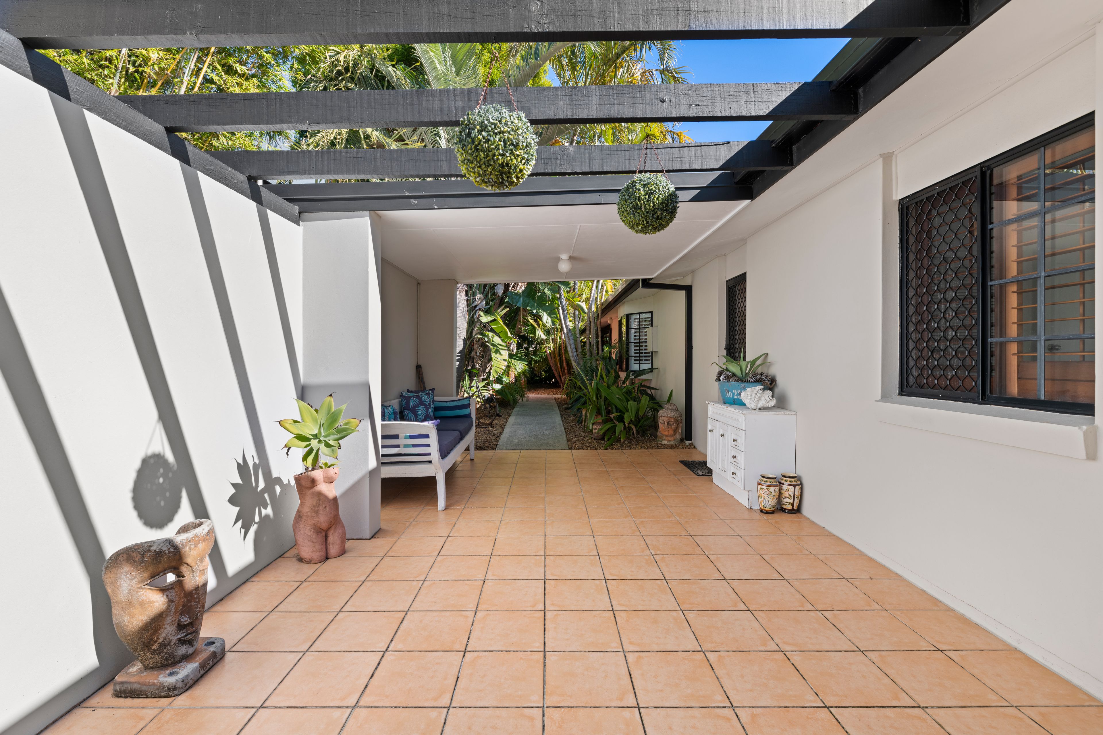 39 Warrina Crescent, Burleigh Waters, QLD 4220
