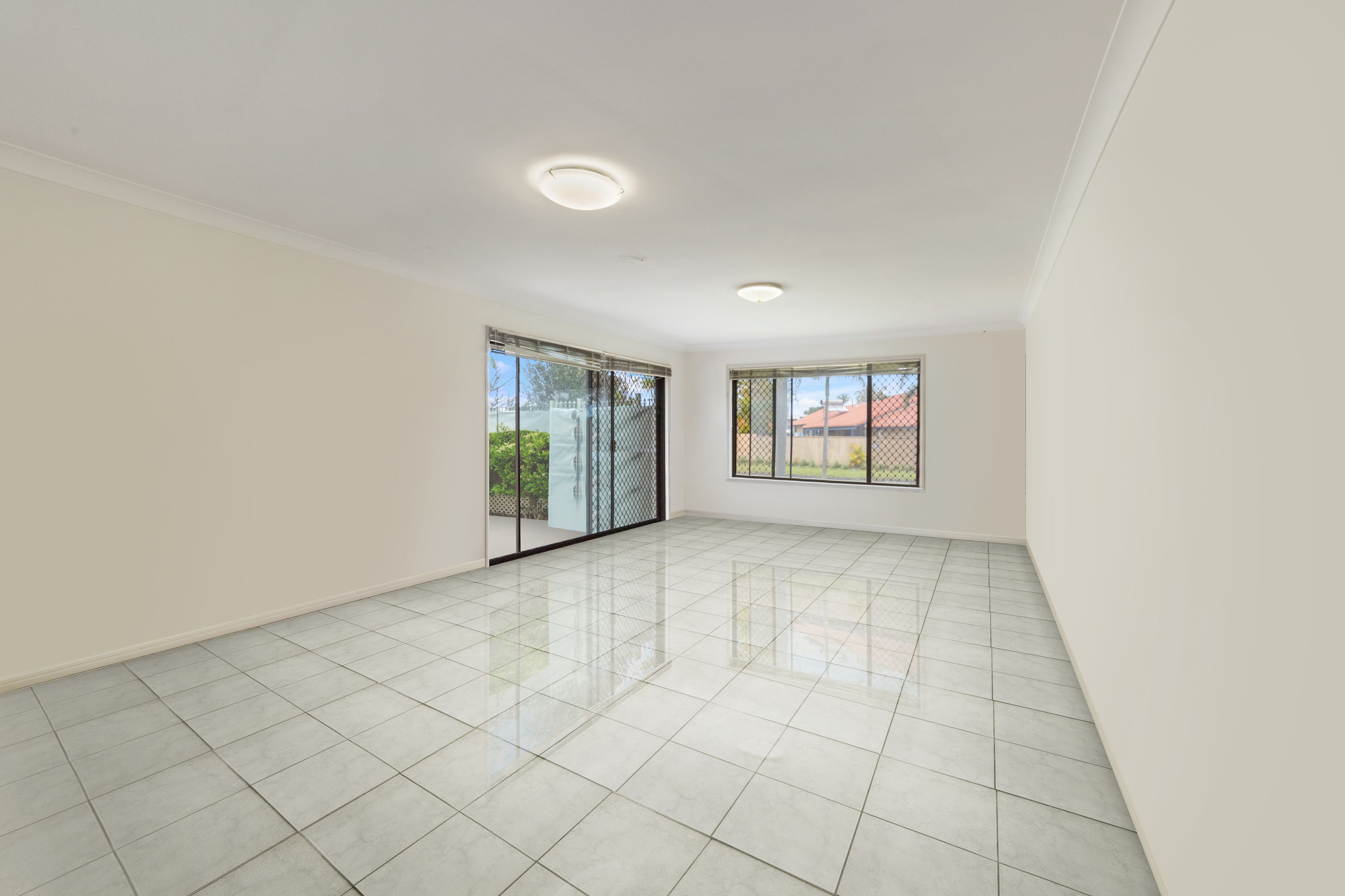 4 Aroona Avenue, Broadbeach Waters, QLD 4218