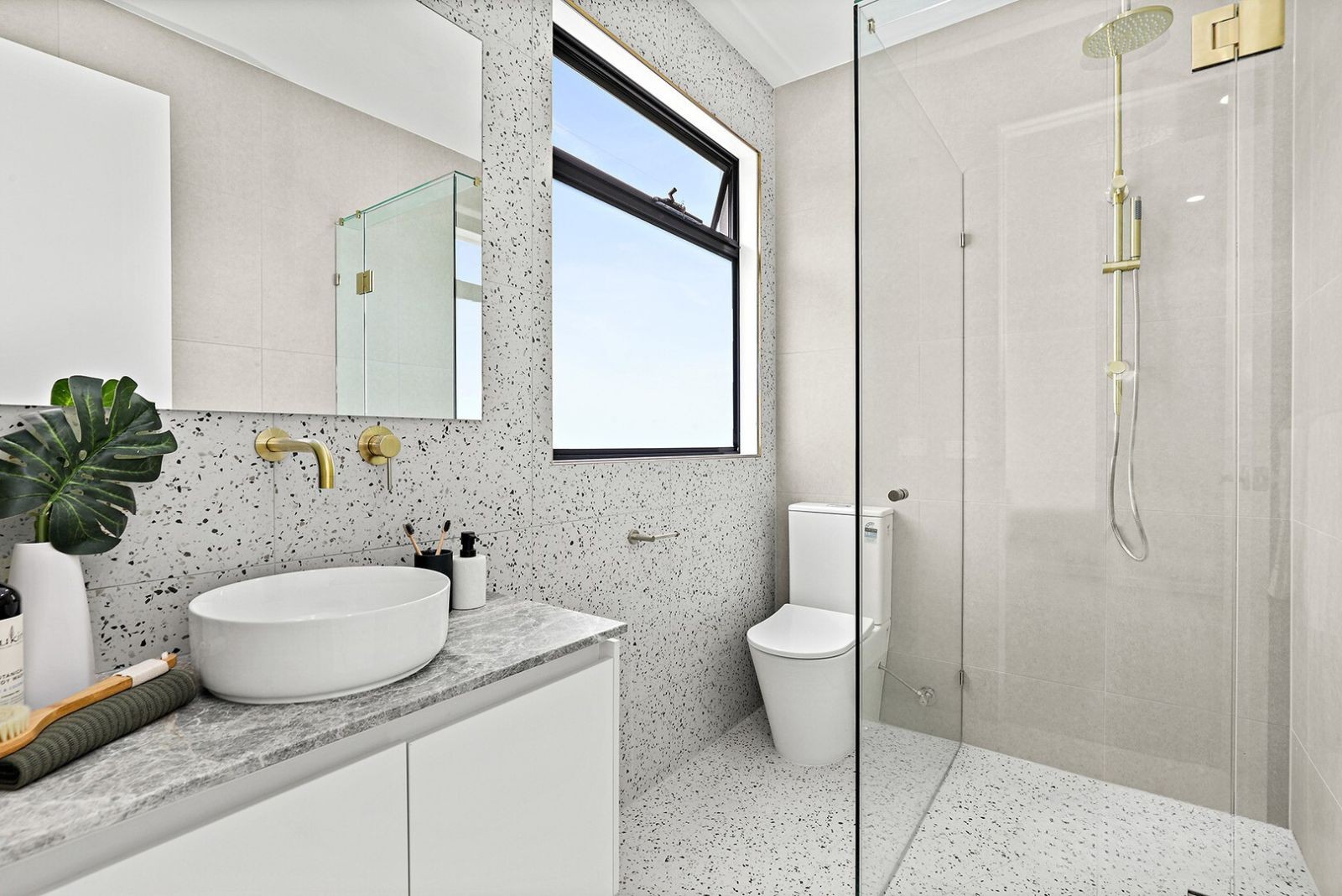 2/30 Eucra Street, Hadfield, VIC 3046