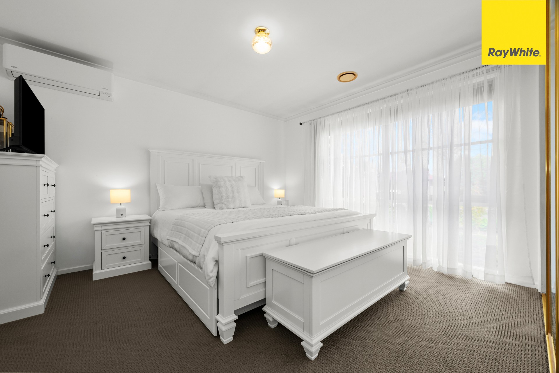 16 Clarendon Drive, Melton South, VIC 3338