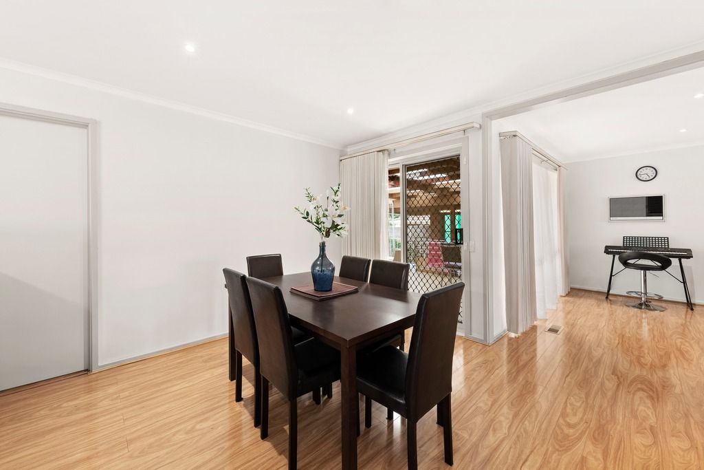 18 Cloverlea Drive, Wantirna, VIC 3152