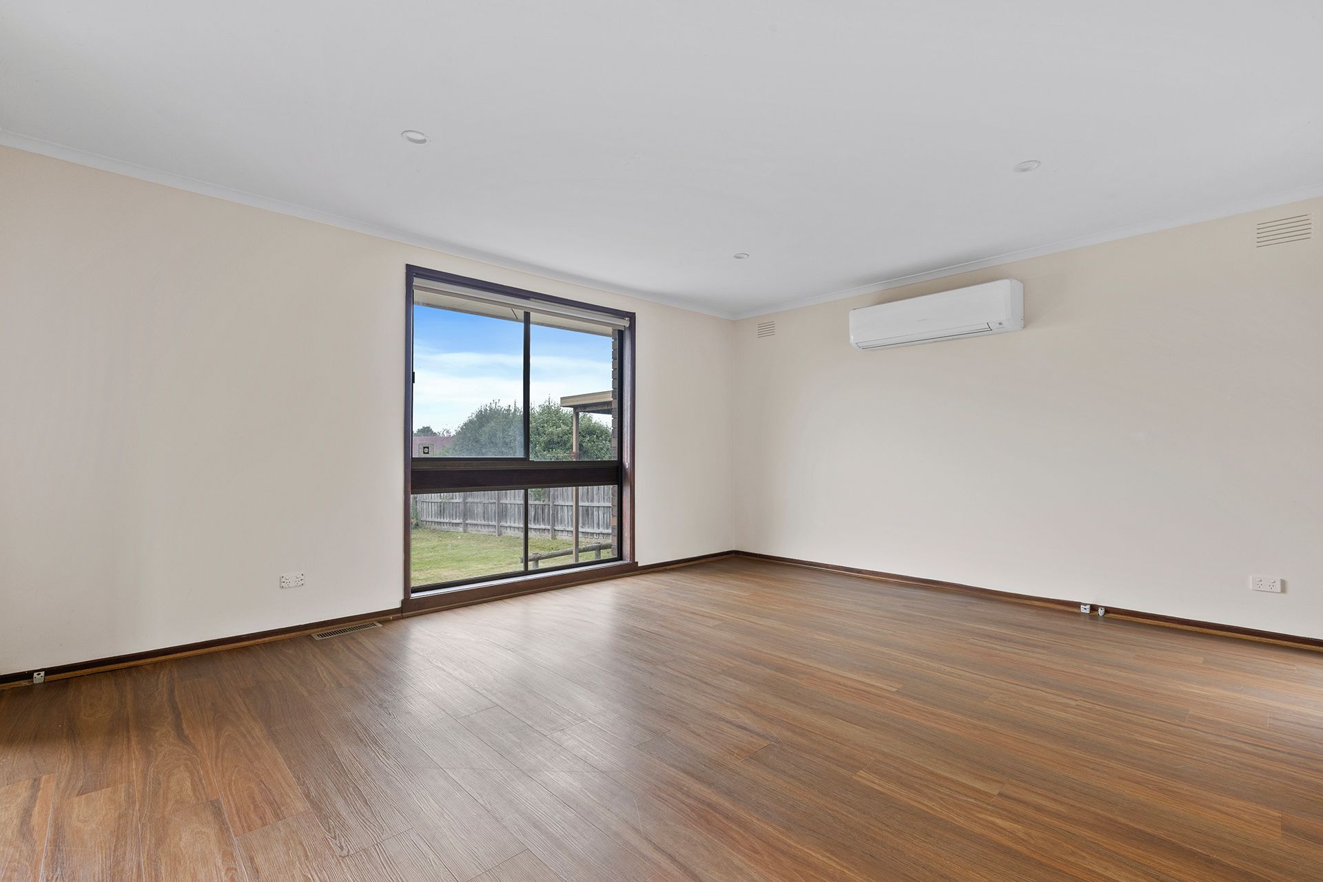 285 Gladstone Road — photo 4 of 10