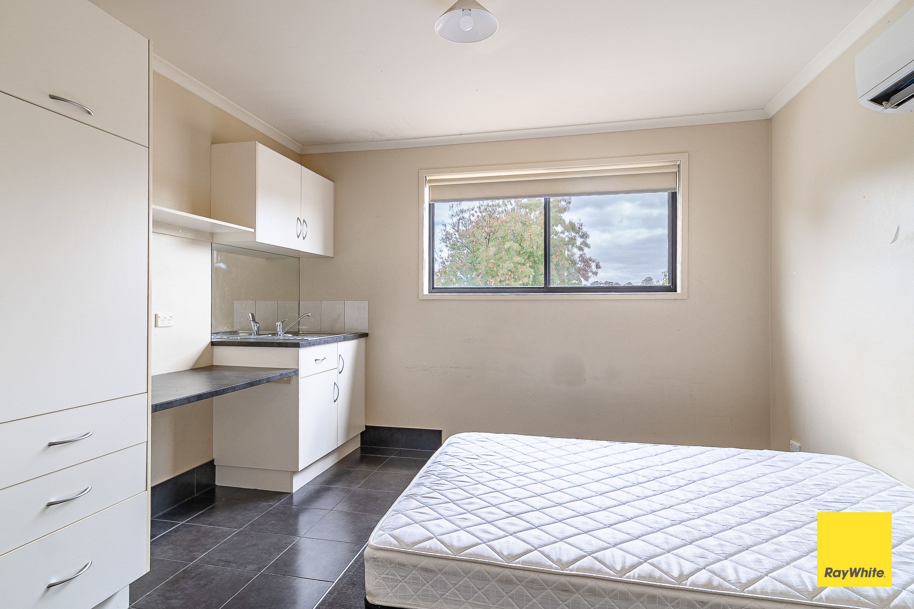 31 Churchill Avenue — photo 9 of 16