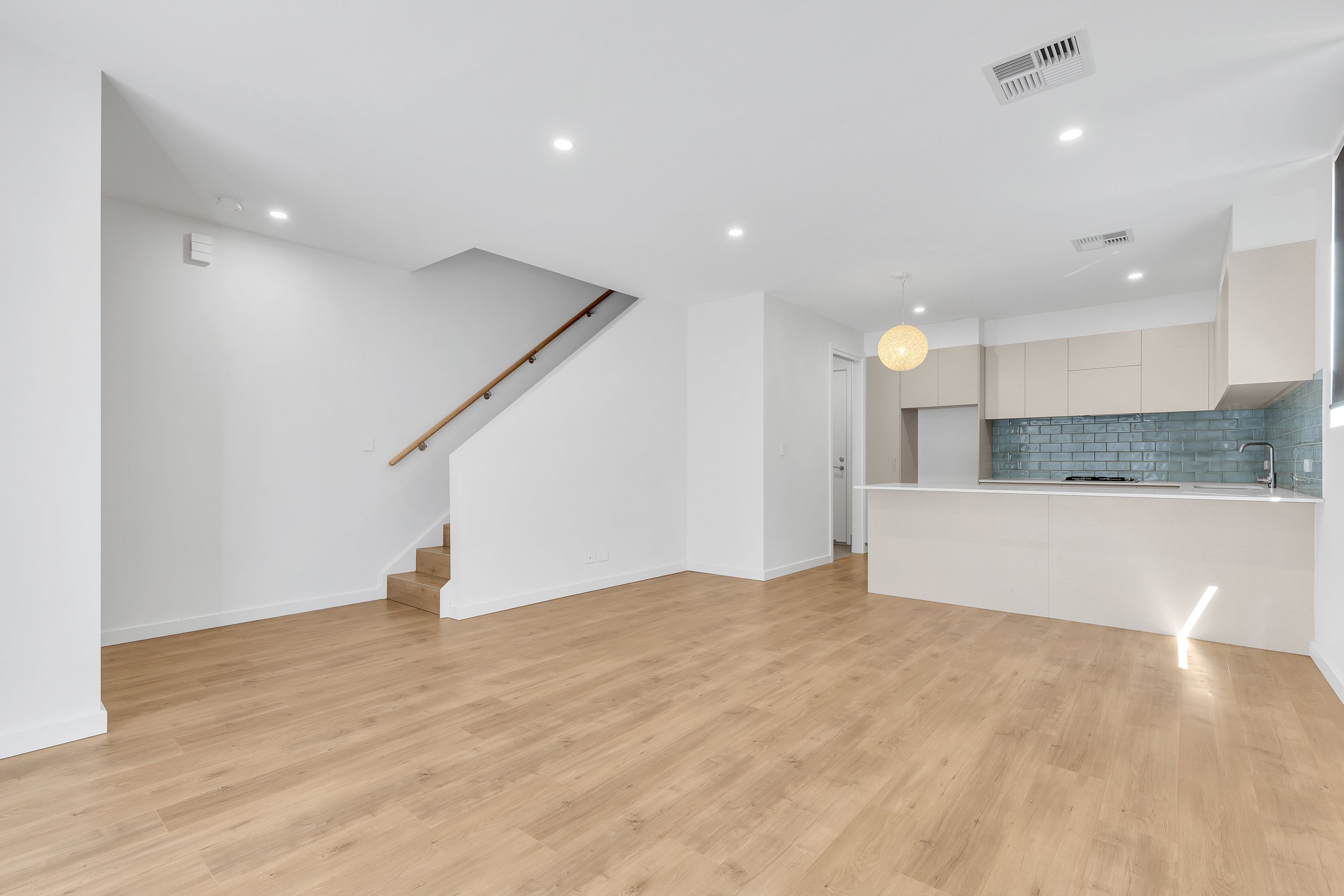 17 Hobart Lane — photo 9 of 25