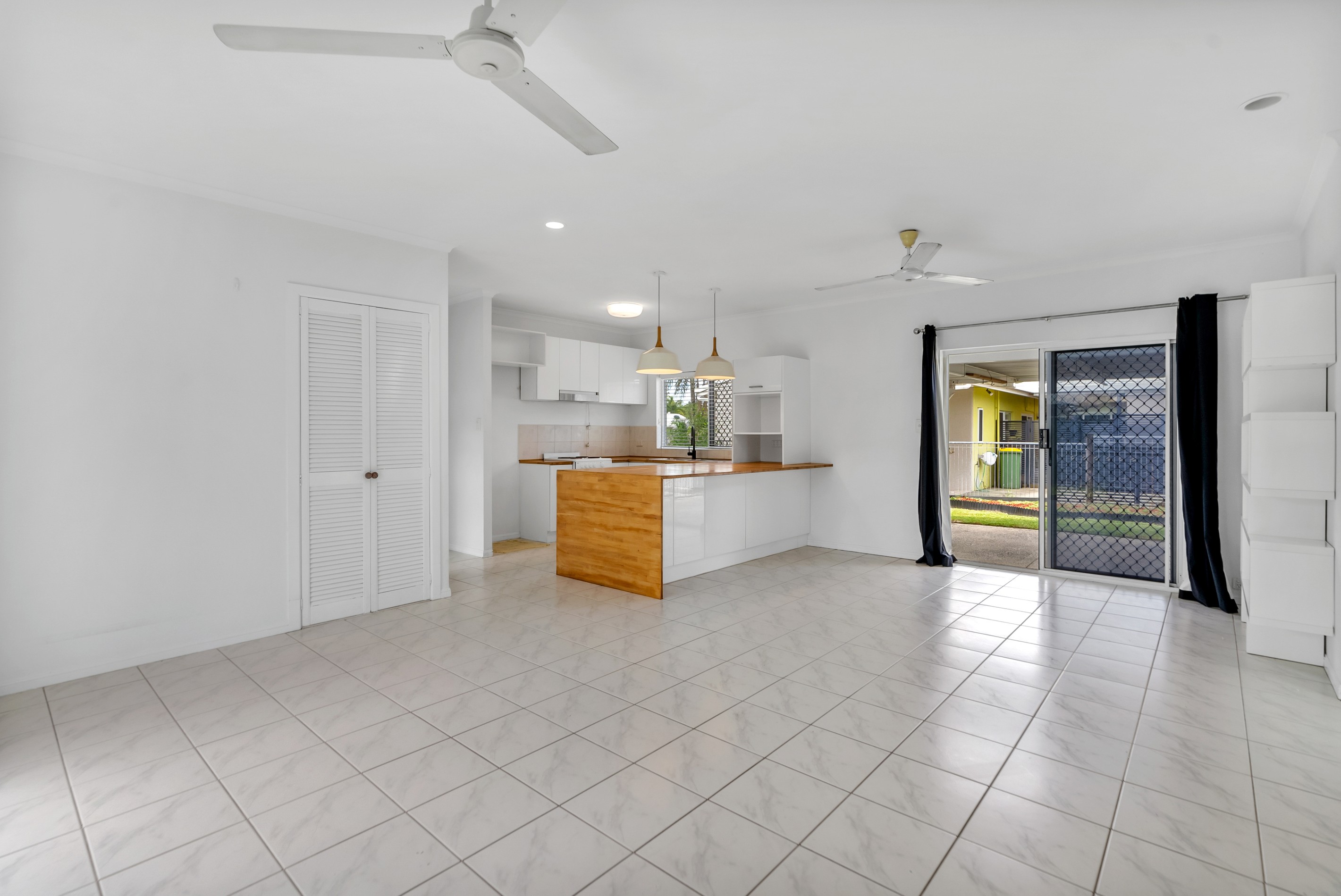 Kewarra Beach, QLD 4879