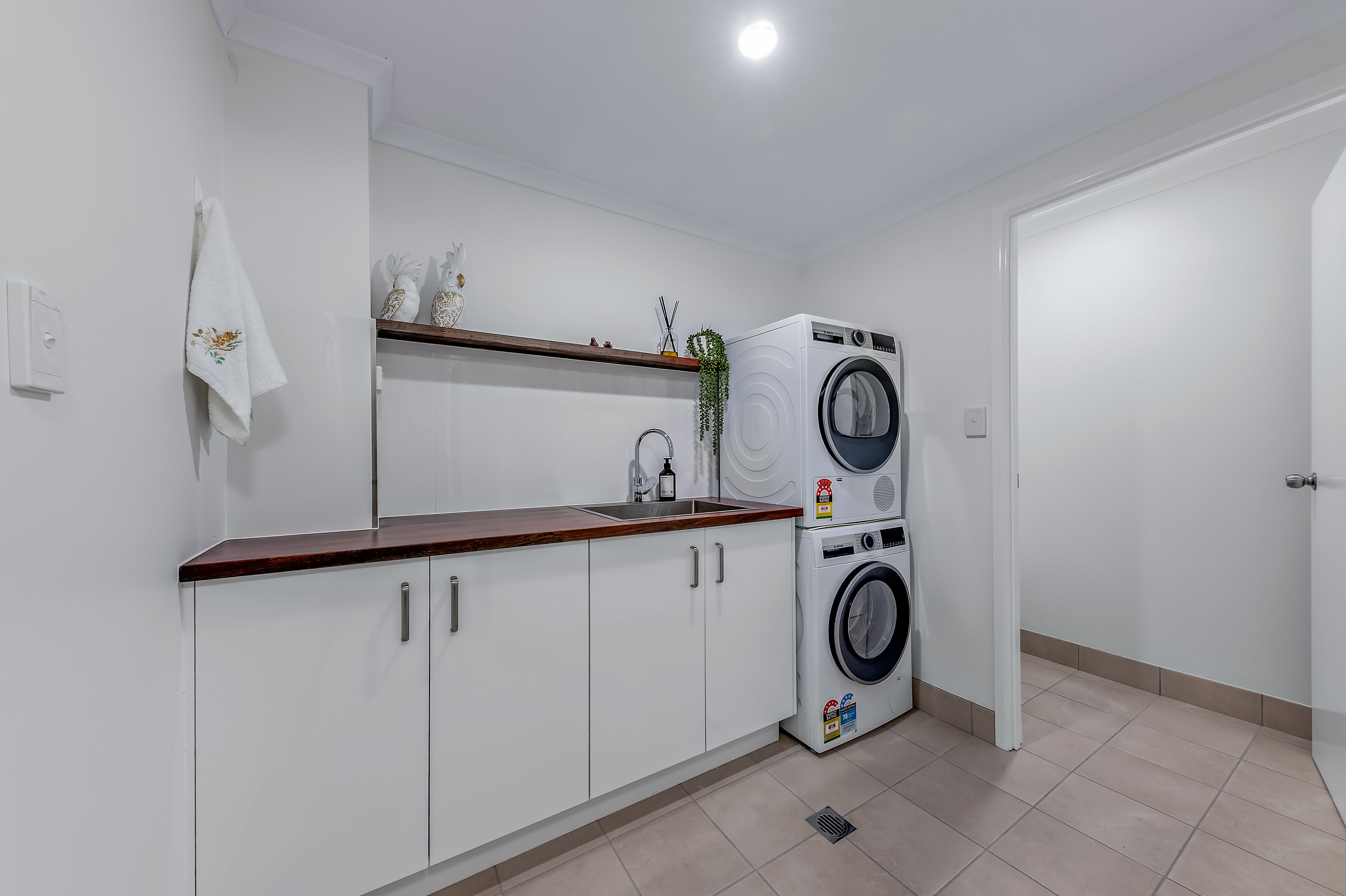 2/21 Shute Harbour Road — photo 14 of 20