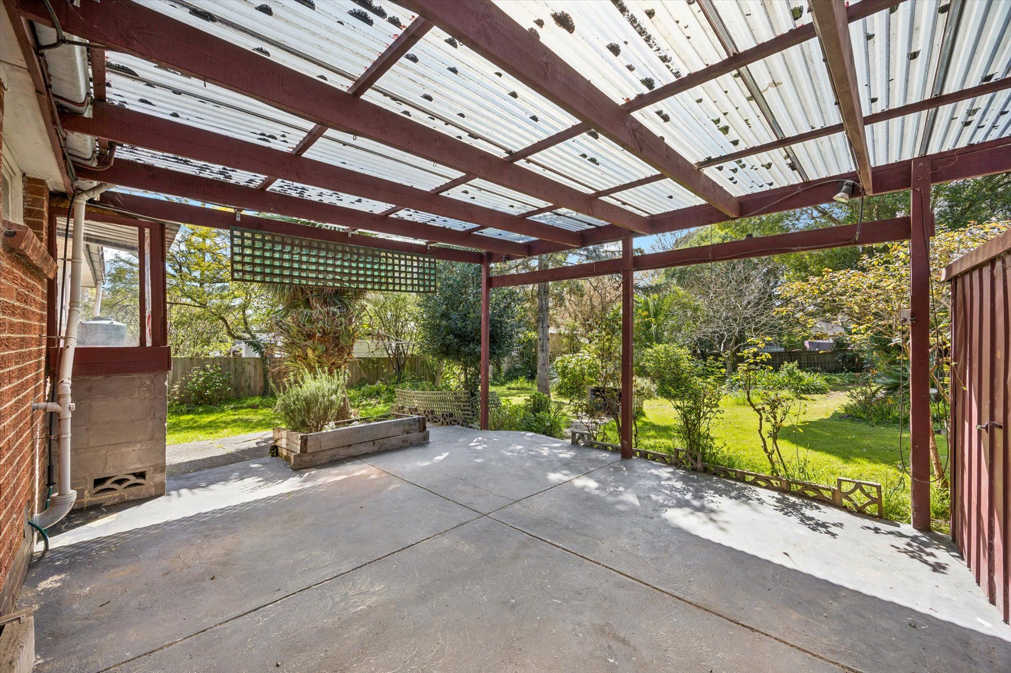 22 Carnarvon Avenue — photo 6 of 6