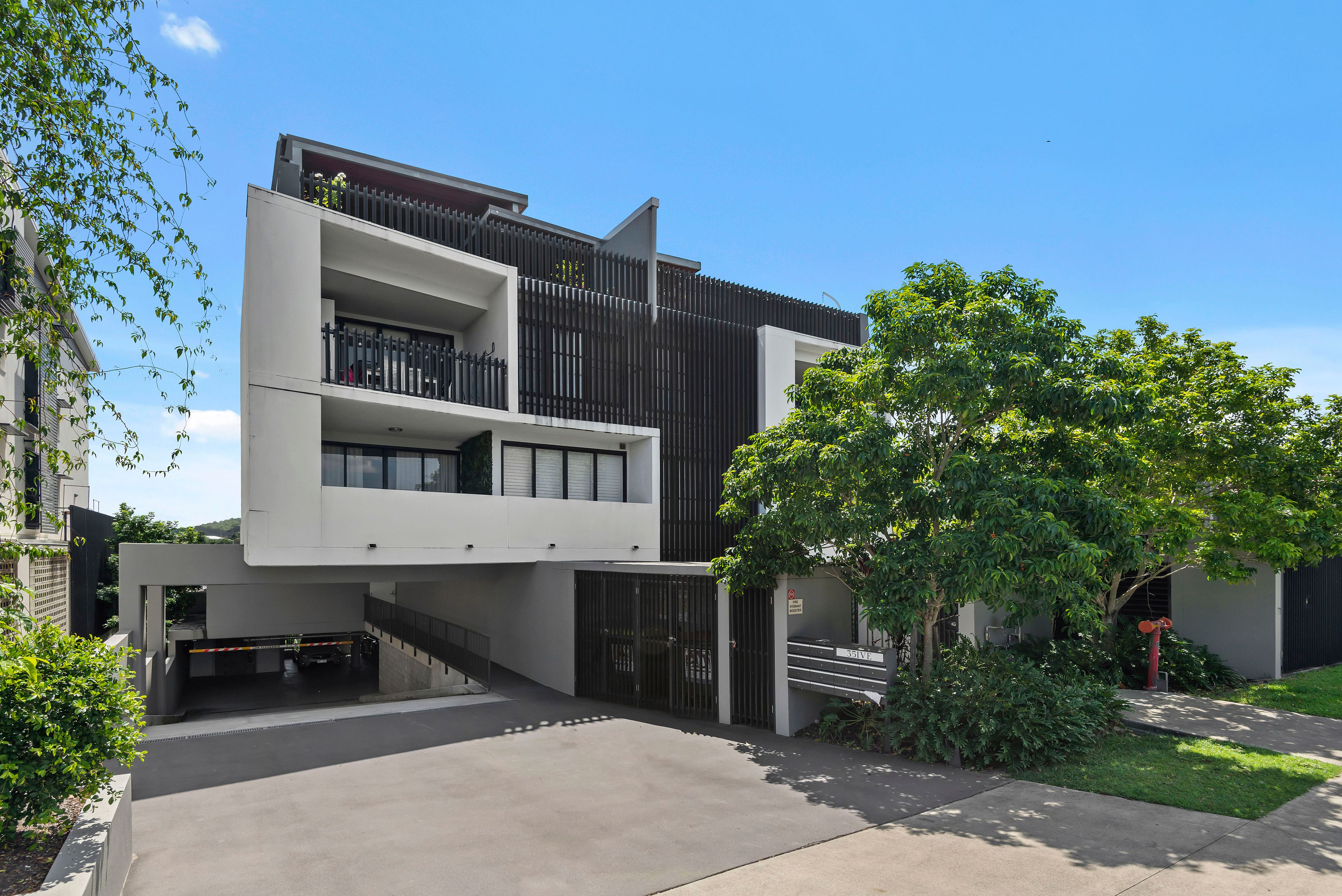 35 Clarence Road, Indooroopilly QLD 4068